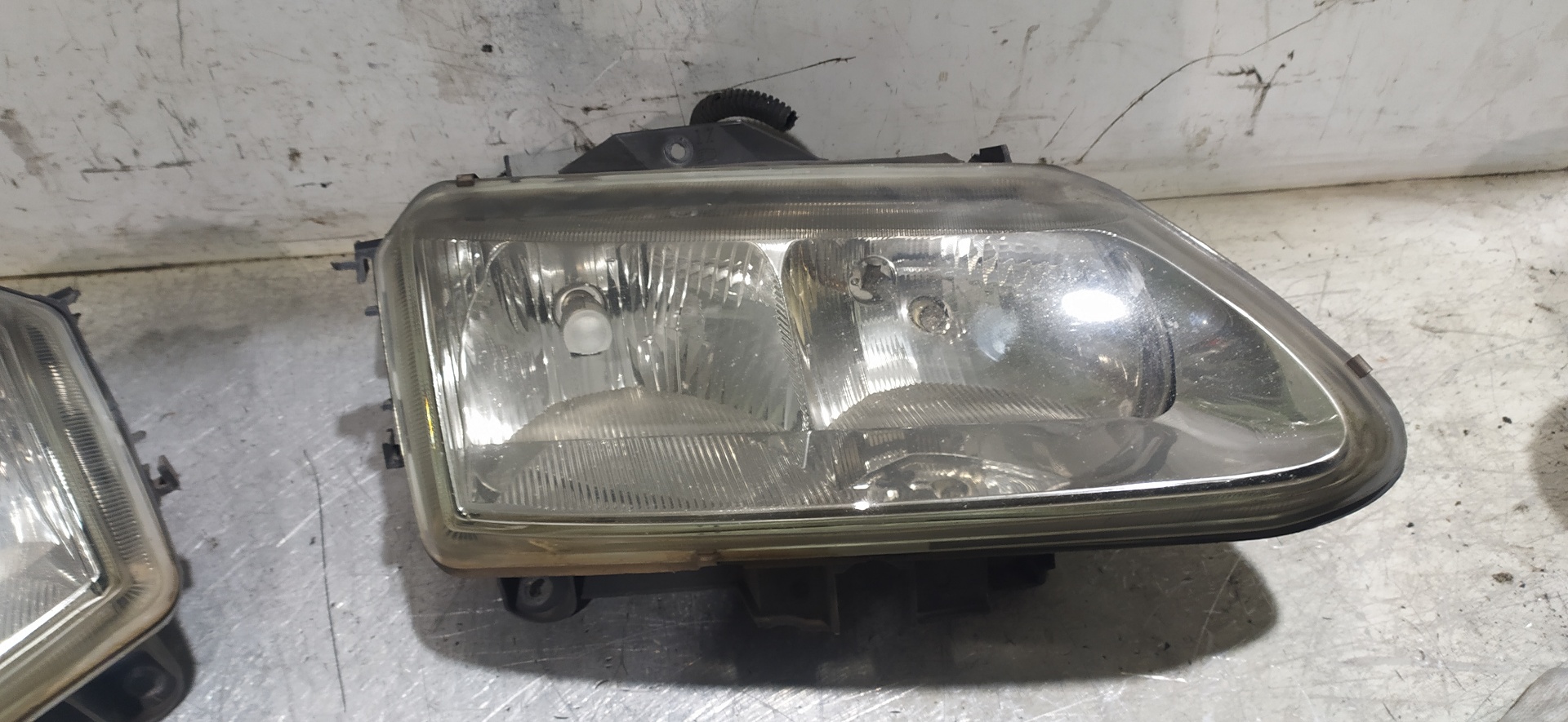 RENAULT Espace 3 generation (1996-2002) Front Right Headlight 20113956