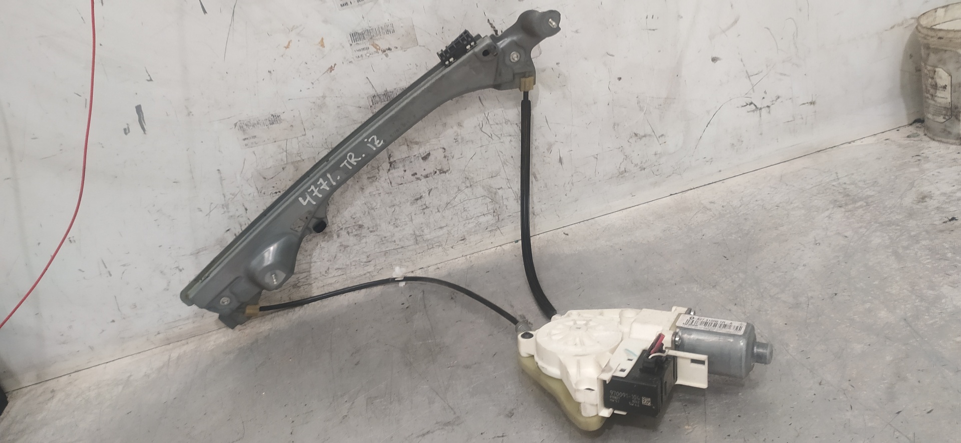 RENAULT Laguna 3 generation (2007-2015) Rear left door window lifter 827010001R 25916949