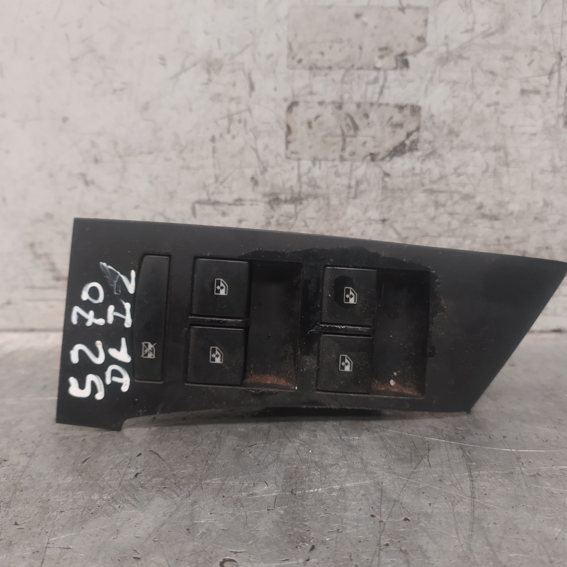 OPEL Astra J (2009-2020) Front Left Door Window Switch 13305011 25917577