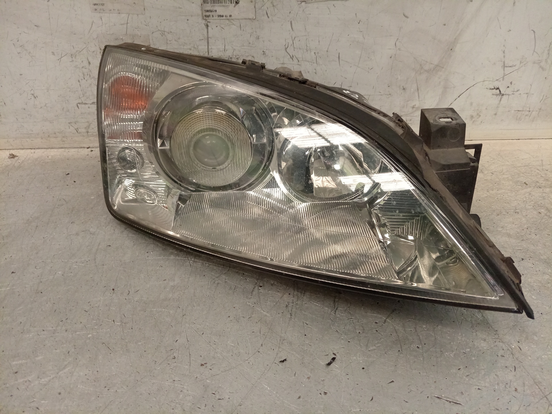 FORD Mondeo 3 generation (2000-2007) Front Right Headlight 1S7112B655AA 25966869