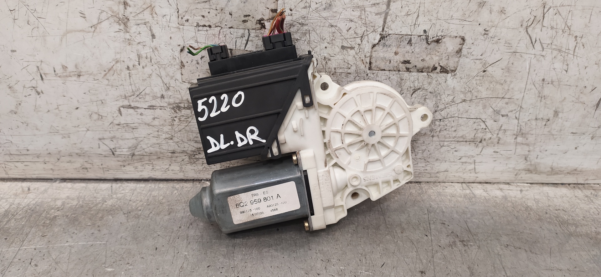 SEAT Ibiza 3 generation (2002-2008) Front Right Door Window Control Motor 6Q2959801A 25967476