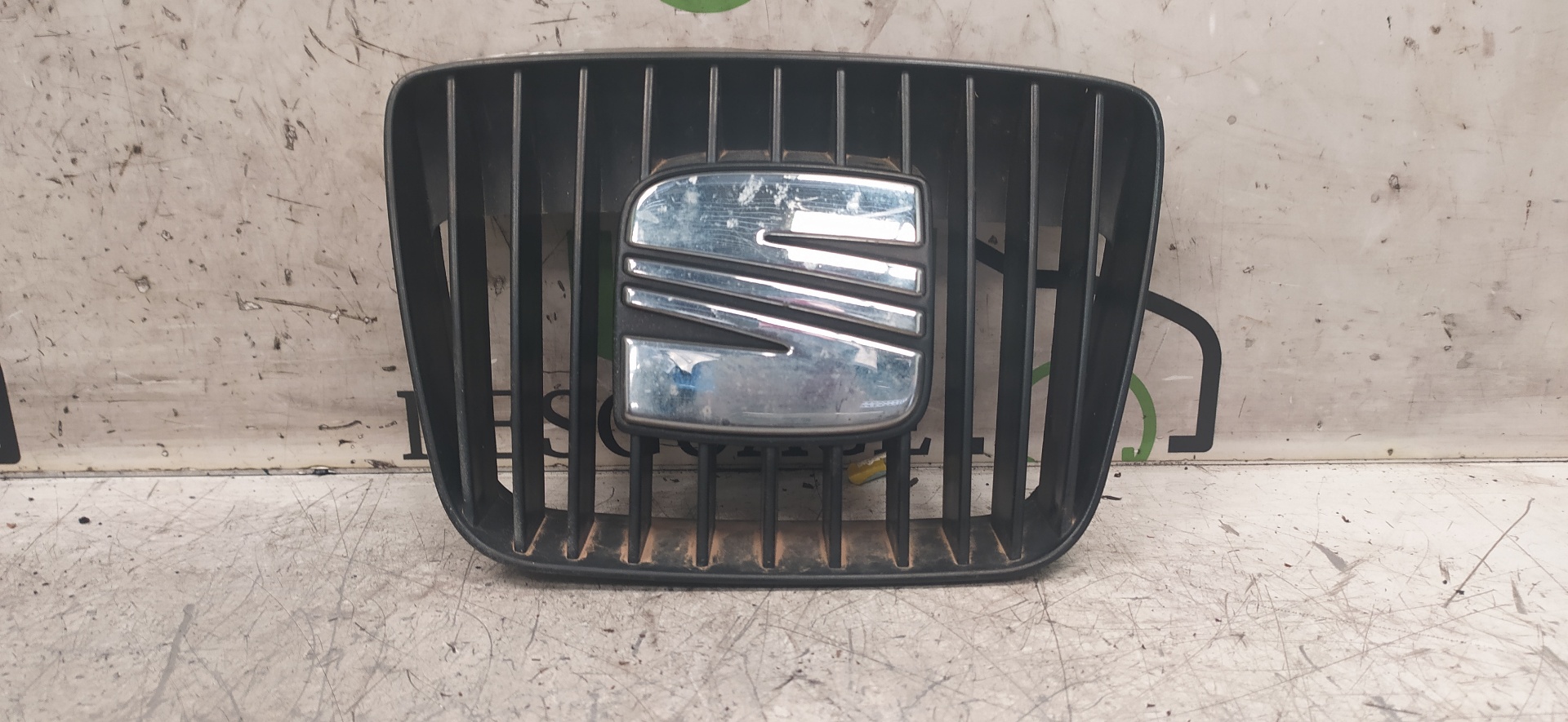 NISSAN Cordoba 1 generation (1993-2003) Radiator Grille 6K0853654D 20052181