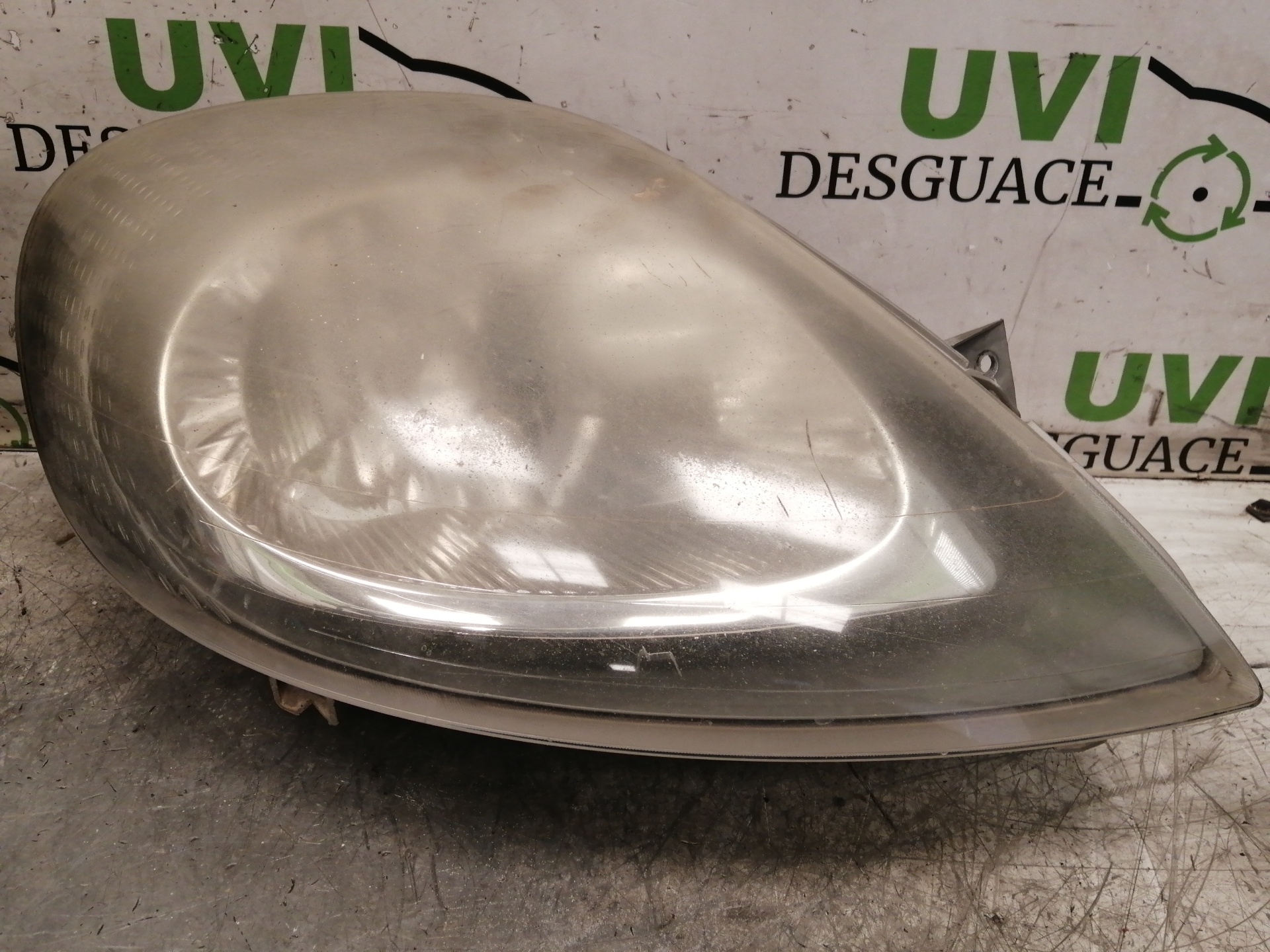 RENAULT Trafic 2 generation (2001-2015) Phare avant droit 7700311372 20053949