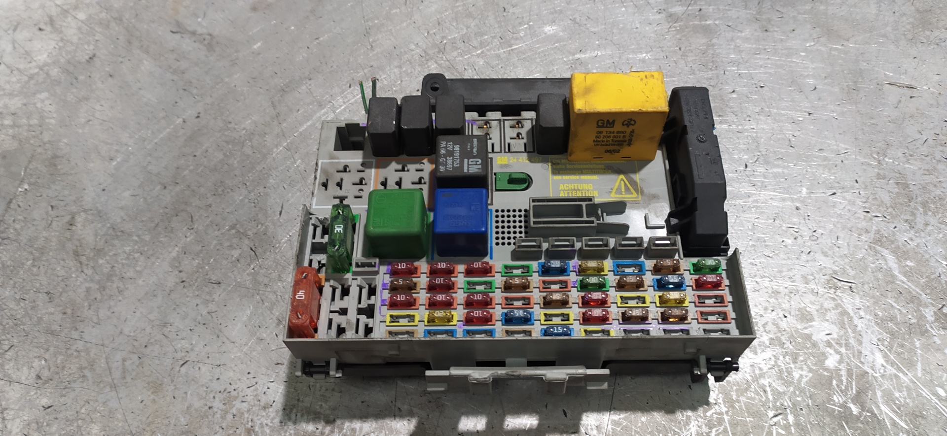 OPEL Astra H (2004-2014) Fuse Box 24412497 25909678