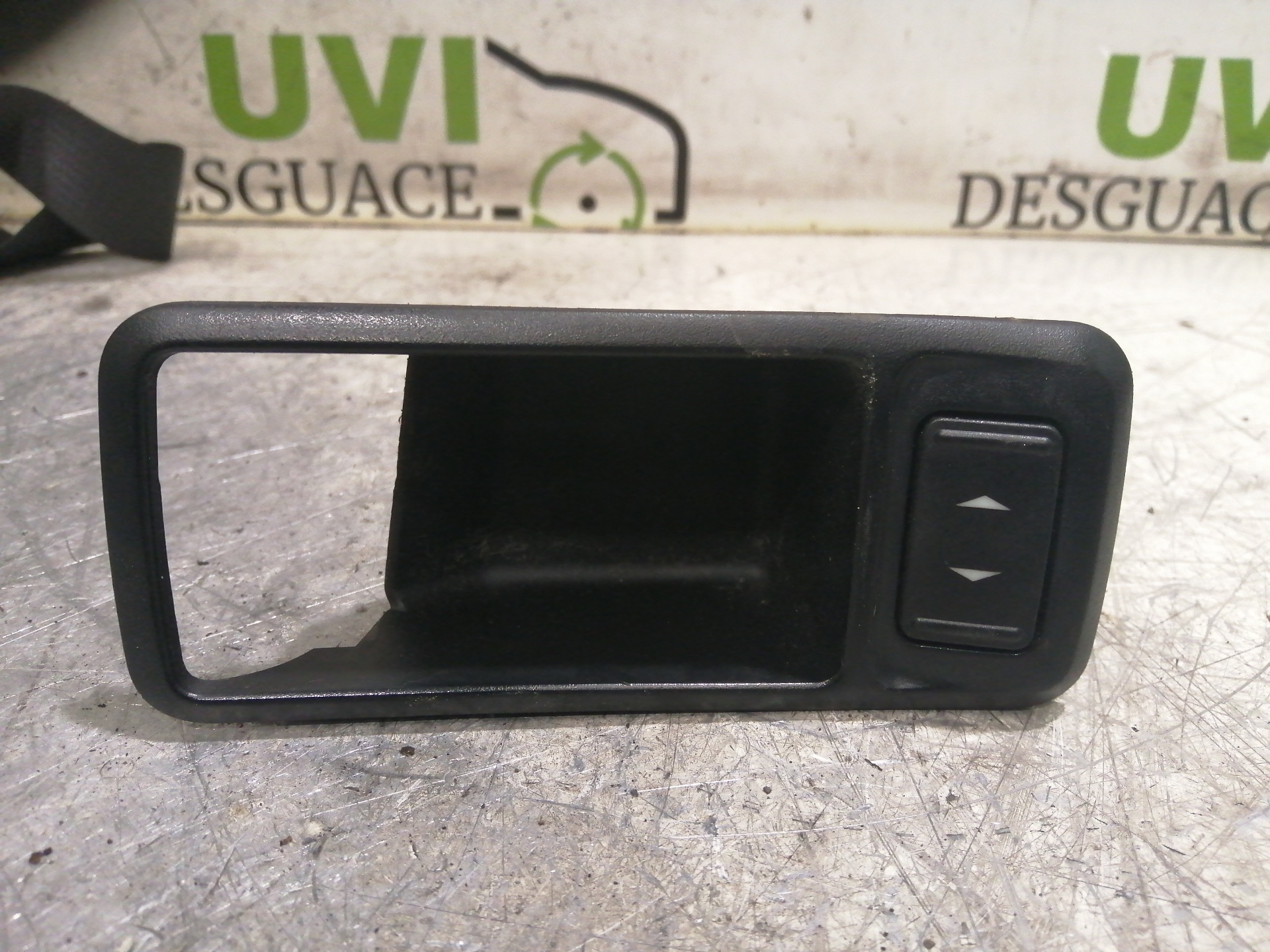 PEUGEOT Focus 2 generation (2004-2011) Front Right Door Window Switch 3M51226A36ADW 20055743