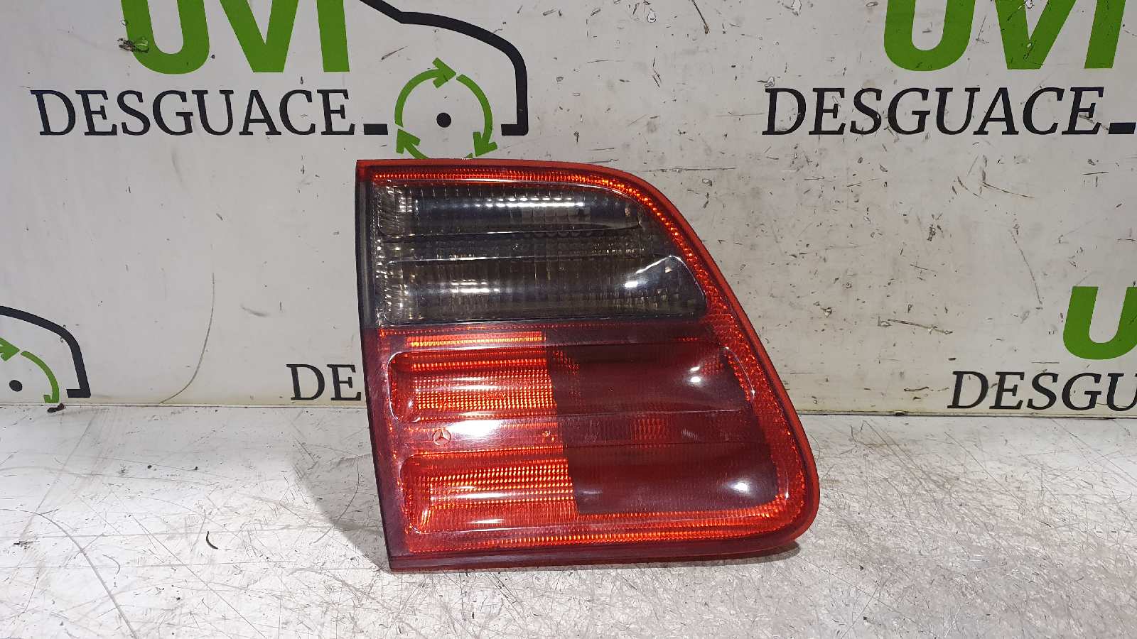 MERCEDES-BENZ E-Class W210/S210 (1995-2002) Rear Right Taillight Lamp A2108207364, 3245211429 25907070