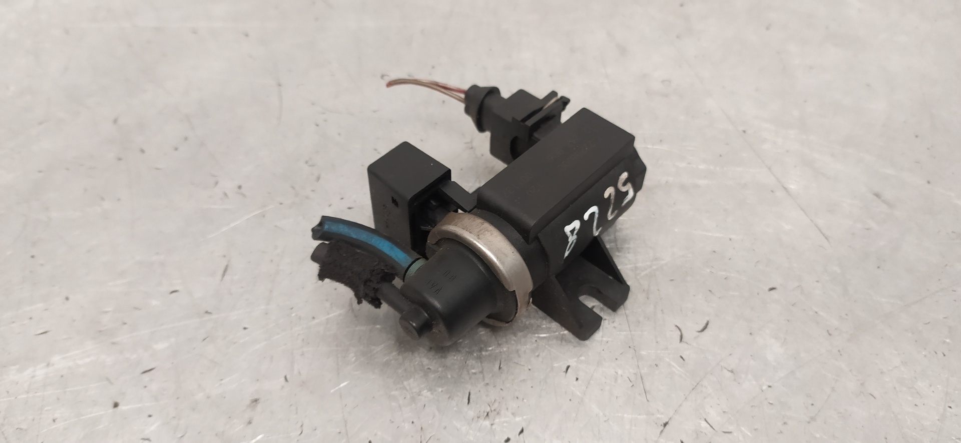 BMW 5 Series E39 (1995-2004) Solenoid Valve 2247906 25967590