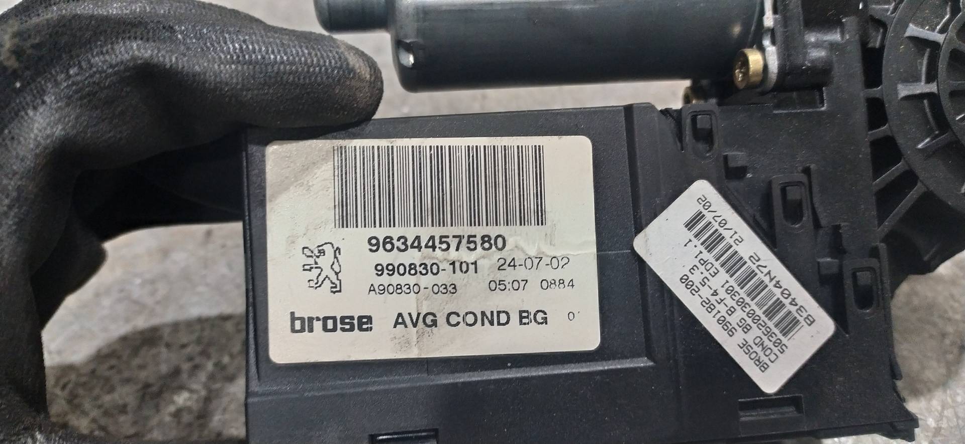 PEUGEOT 307 1 generation (2001-2008) Priekšējo kreiso durvju logu pacēlāja motorīts 0130821767, 9634457580 20040832