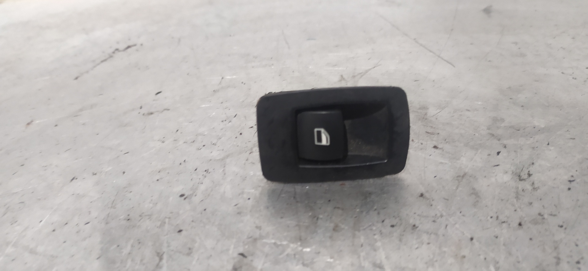 BMW 1 Series F20/F21 (2011-2020) Rear Right Door Window Control Switch 6935534 20117631