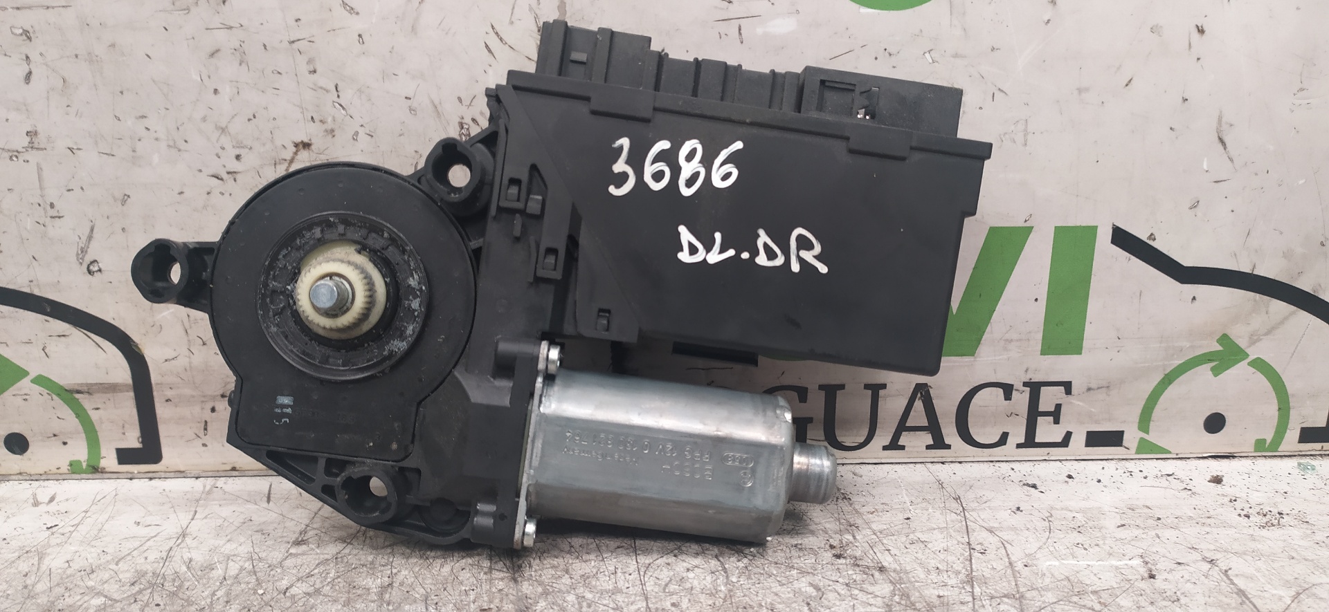 AUDI A4 B6/8E (2000-2005) Priekšējo labo durvju logu pacelšanas motorīts 0130821764,8E1959802B 20044253