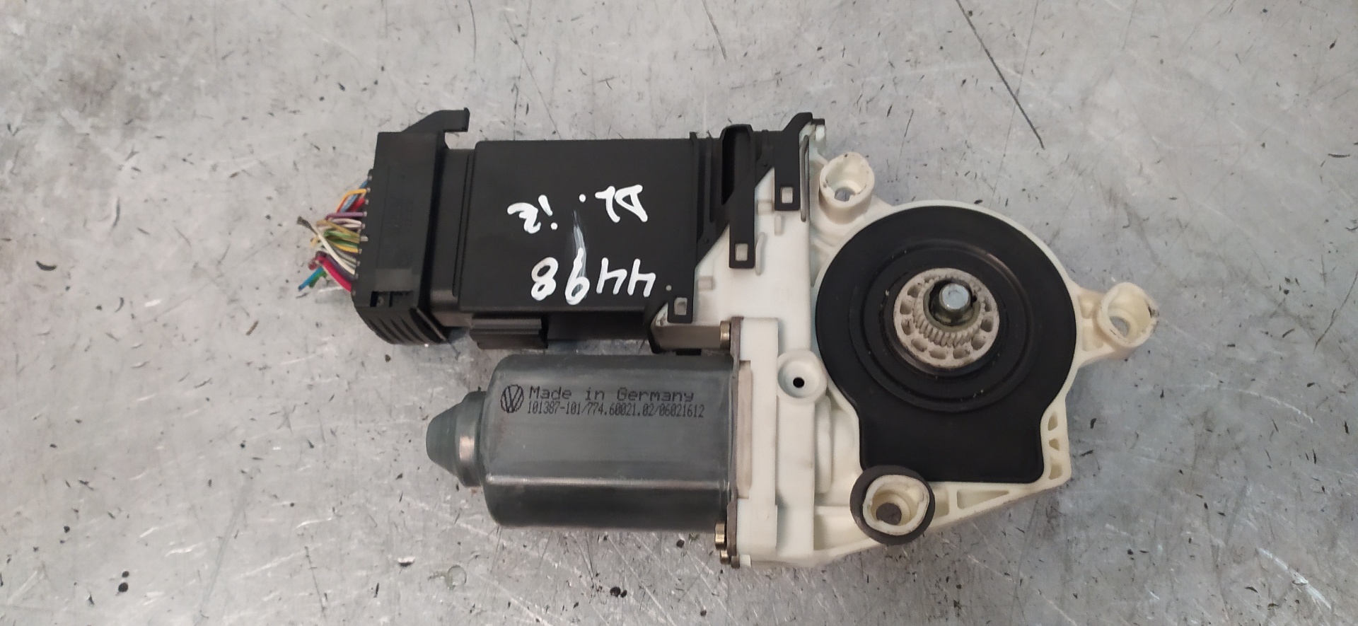 MAZDA Leon 1 generation (1999-2005) Front Left Door Window Regulator Motor 1J0959801F 20115732