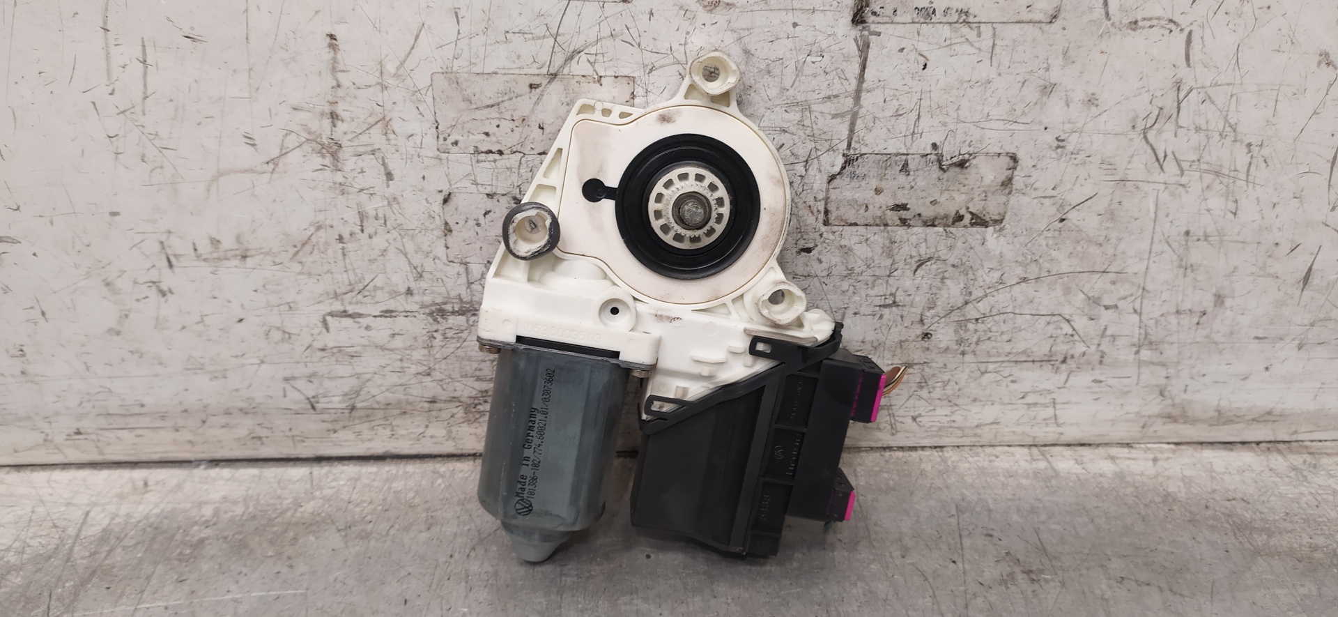 SEAT Ibiza 3 generation (2002-2008) Front Right Door Window Control Motor 6Q2959801A 25967476