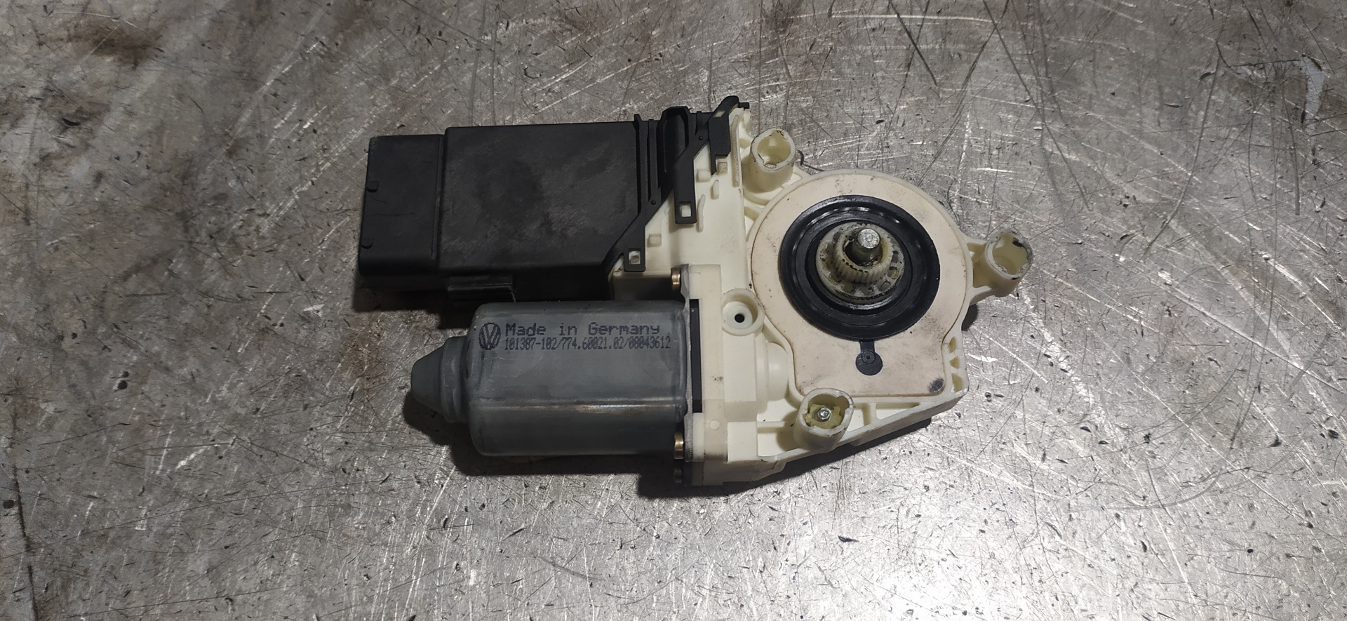 NISSAN Toledo 2 generation (1999-2006) Motor regulator geam ușă stânga față 1C1959801A, 105526301, 101387102 20089175