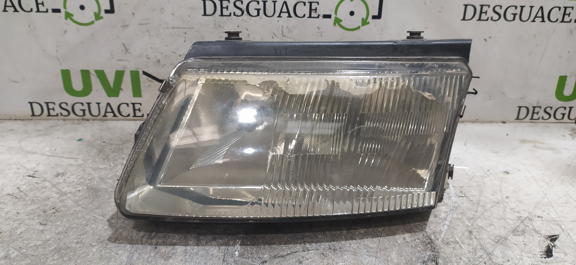 VOLKSWAGEN Passat Variant 1 generation (2010-2024) Front Left Headlight 14742500 20035830