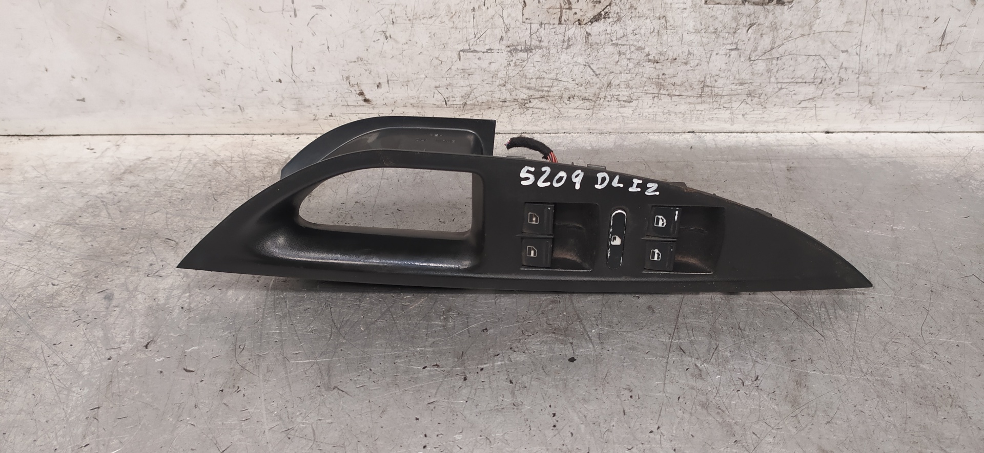 SEAT Altea 1 generation (2004-2013) Front Left Door Window Switch 1K4959857B 25967689