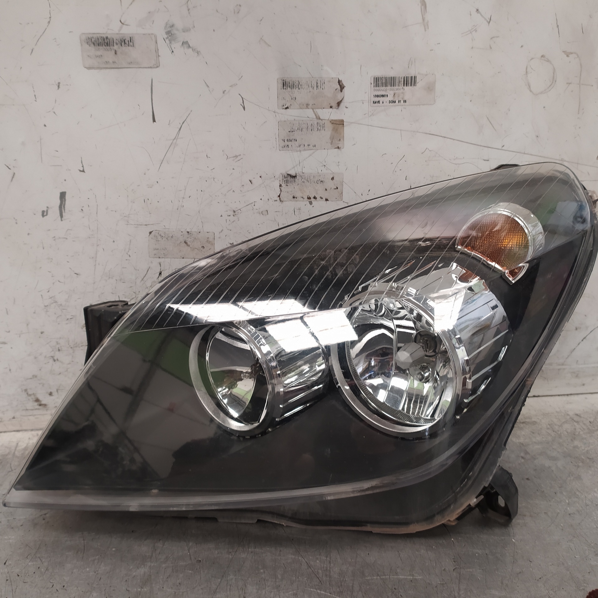 OPEL Astra H (2004-2014) Front Left Headlight 25917491