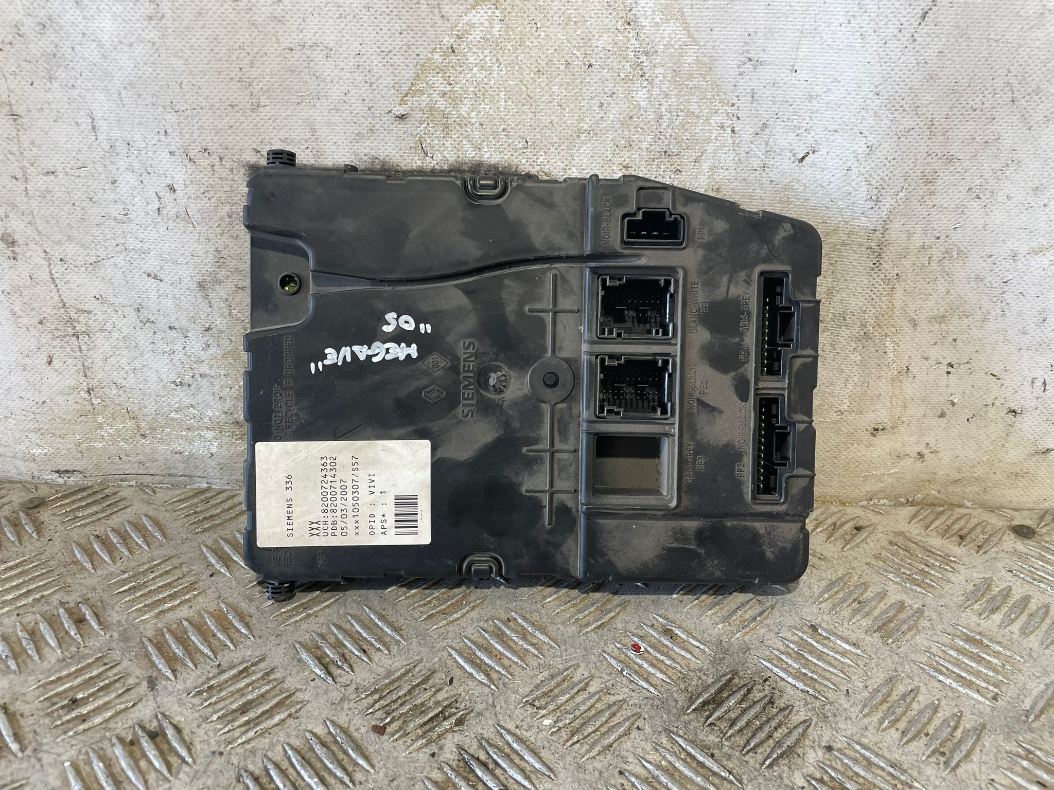 Caja de relés / fusibles 8200724363 de Renault Megane ii 2002-2009