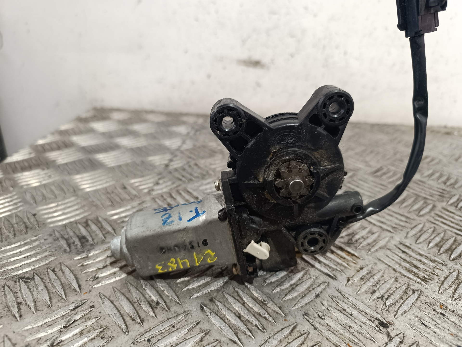 Motor elevalunas trasero izquierdo 9881026200 de Hyundai Santa fe 2001-2006 - pieza usada
