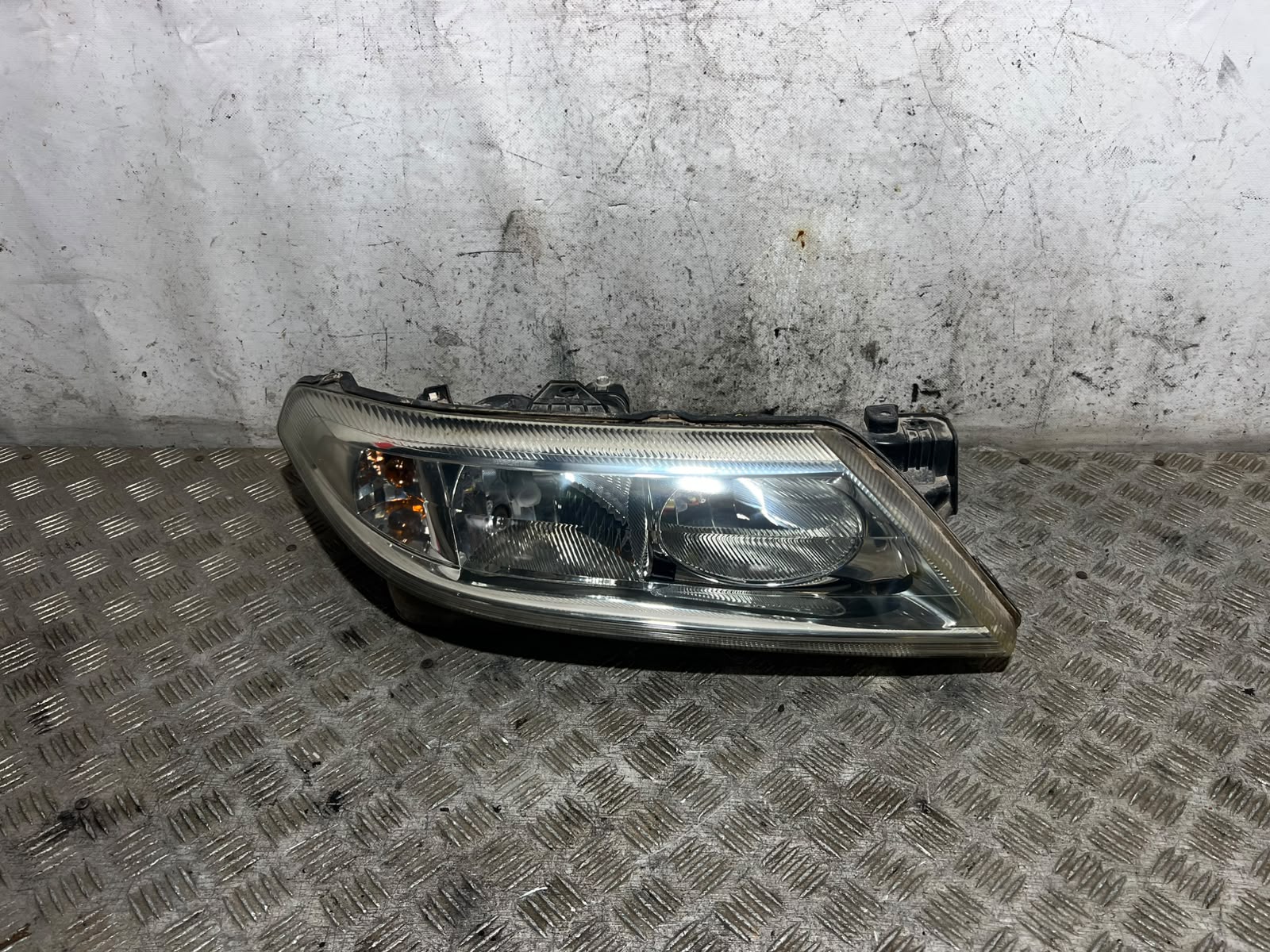 Headlamp rh 8200002847 de Renault Laguna ii 2001-2007 - pieza usada