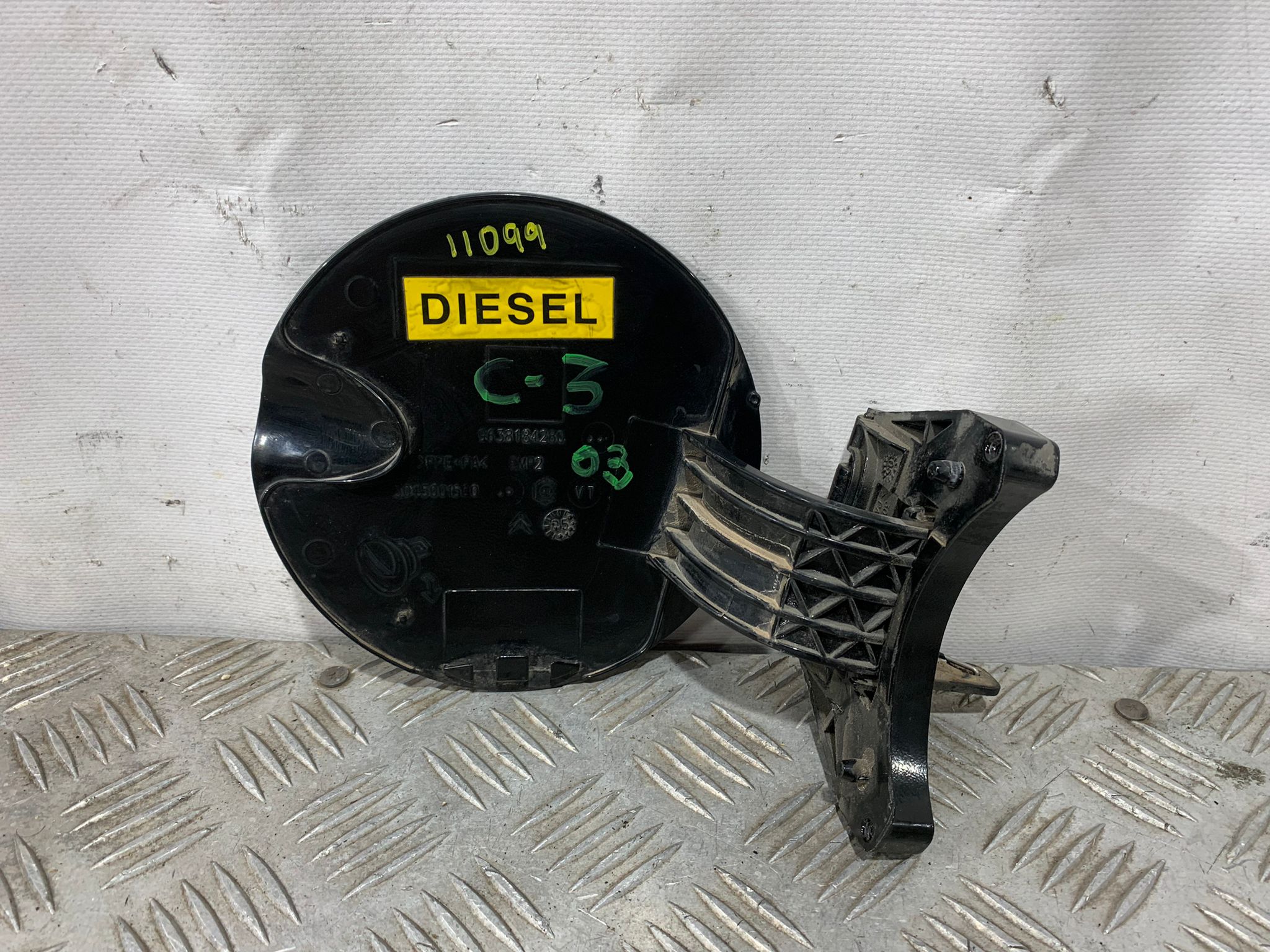 Tapa exterior combustible 9638184280 de Citroen C3 2002-2007 - pieza usada