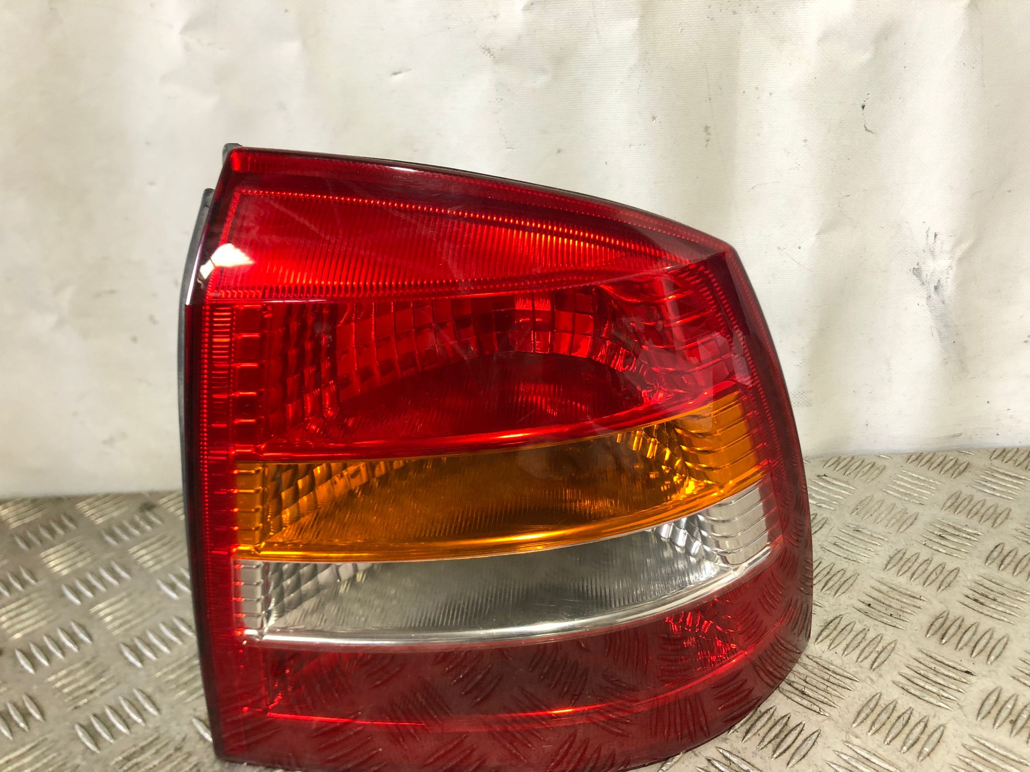 Piloto trasero izquierdo 90521542 de Opel Astra g classic (t98) 2004-2006 - pieza usada