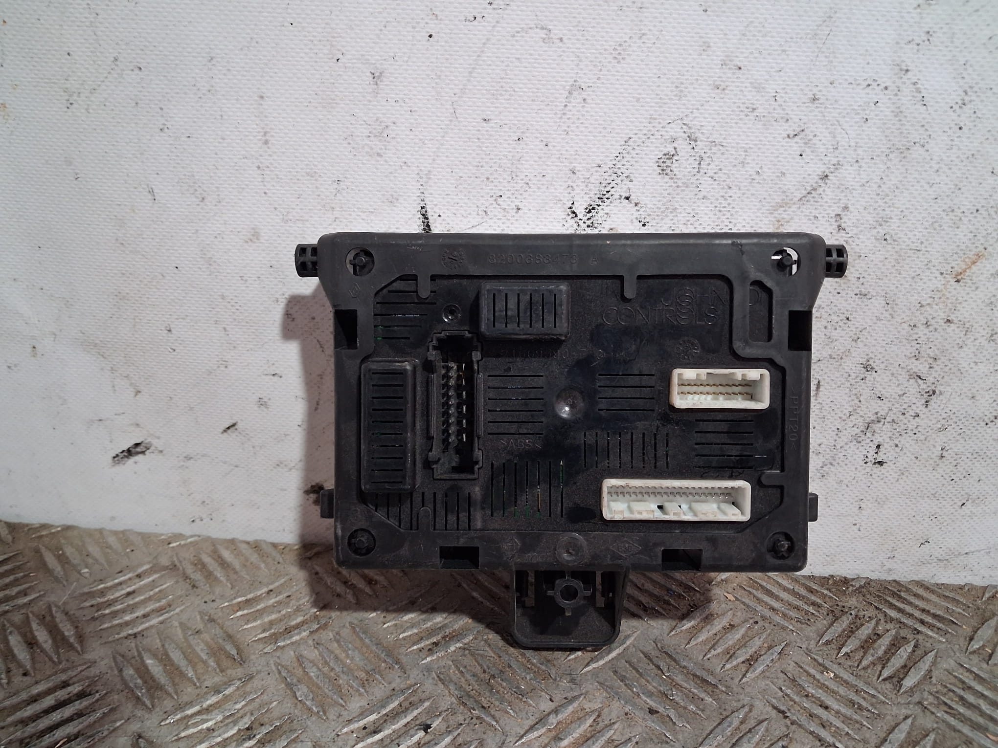 Modulo elettronico 8200652285 de Renault Clio iii (br0/1, cr0/1) 2007-0 - pieza usada