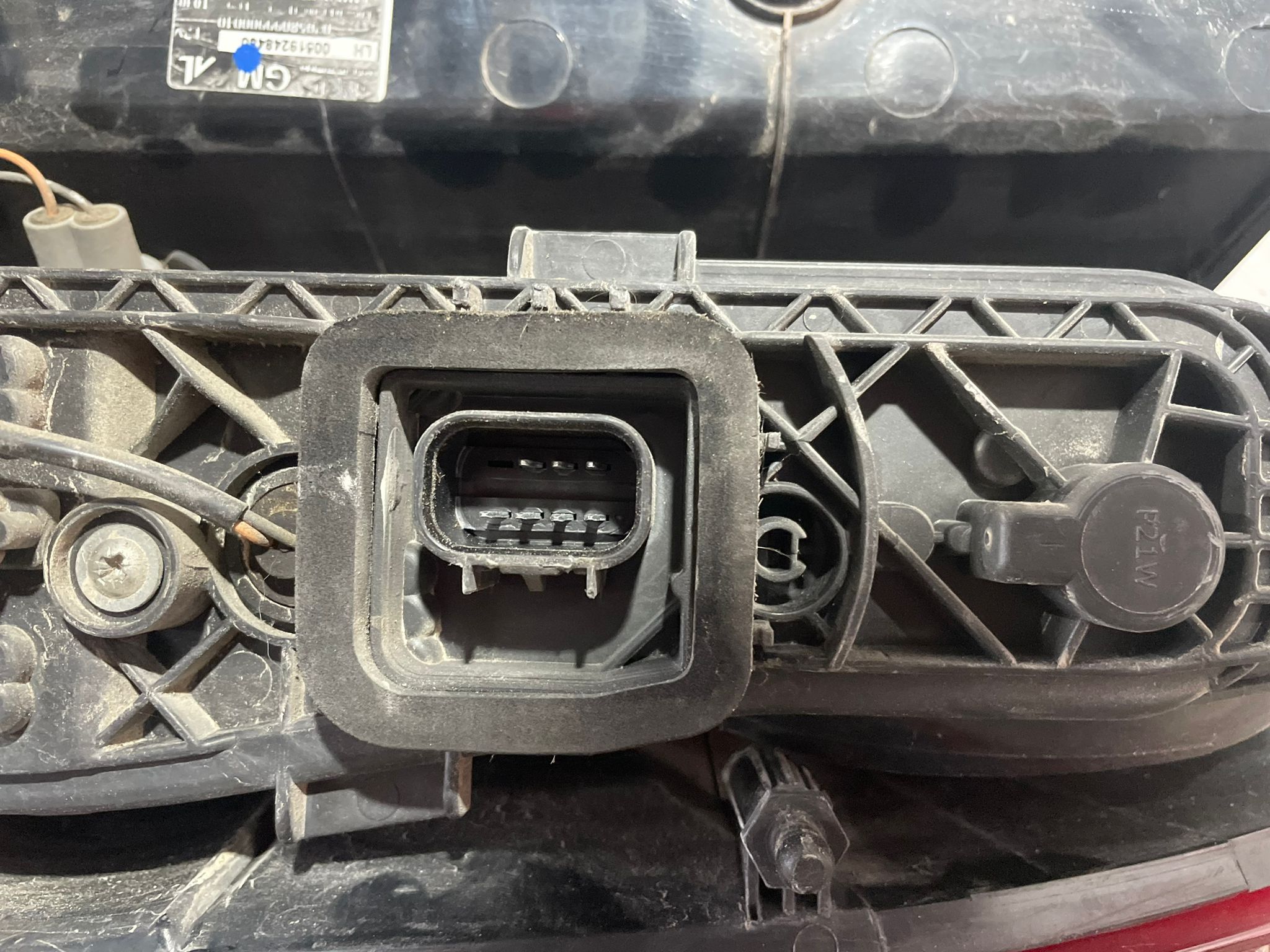 Feu arrière gauche 00519248460 de Opel Combo 2011-2016 - pieza usada