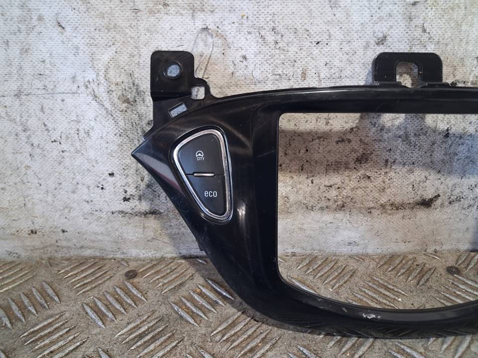 Moldura 13352019 de Opel Adam 2012-2013 - pieza usada
