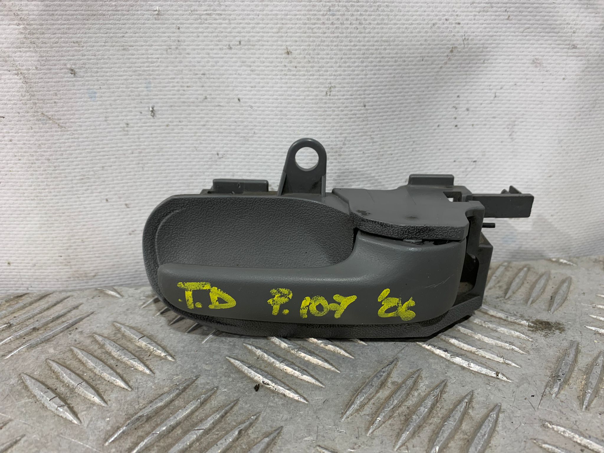 PEUGEOT 107 Peugeot 107 (2005-2014) Højre bagerste indvendige åbningshåndtag 7930 22842710