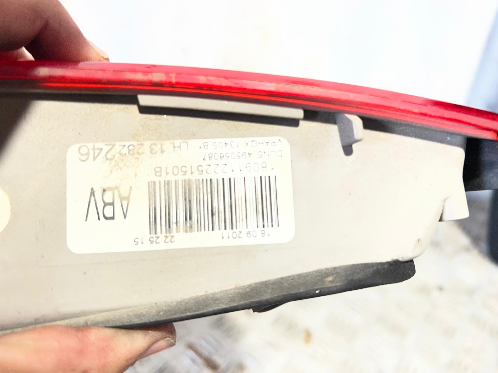 Piloto trasero izquierdo interior 13282246 de Opel Astra 2009-2015 - pieza usada