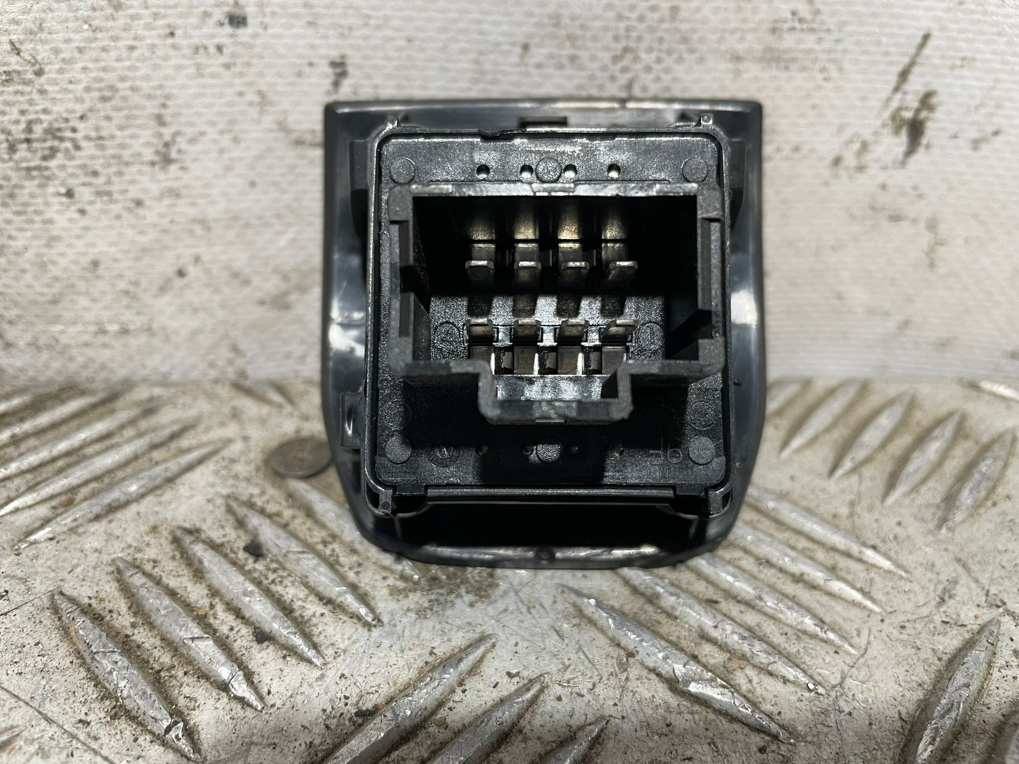 Front window control panel lh 9674559377 de Citroen C-elysée 2012-2017 con 74235 km - pieza usada