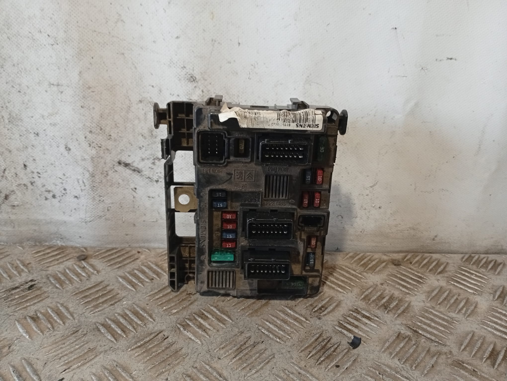 Caja de relés / fusibles 9643498880 de Citroen C3 2002-2007