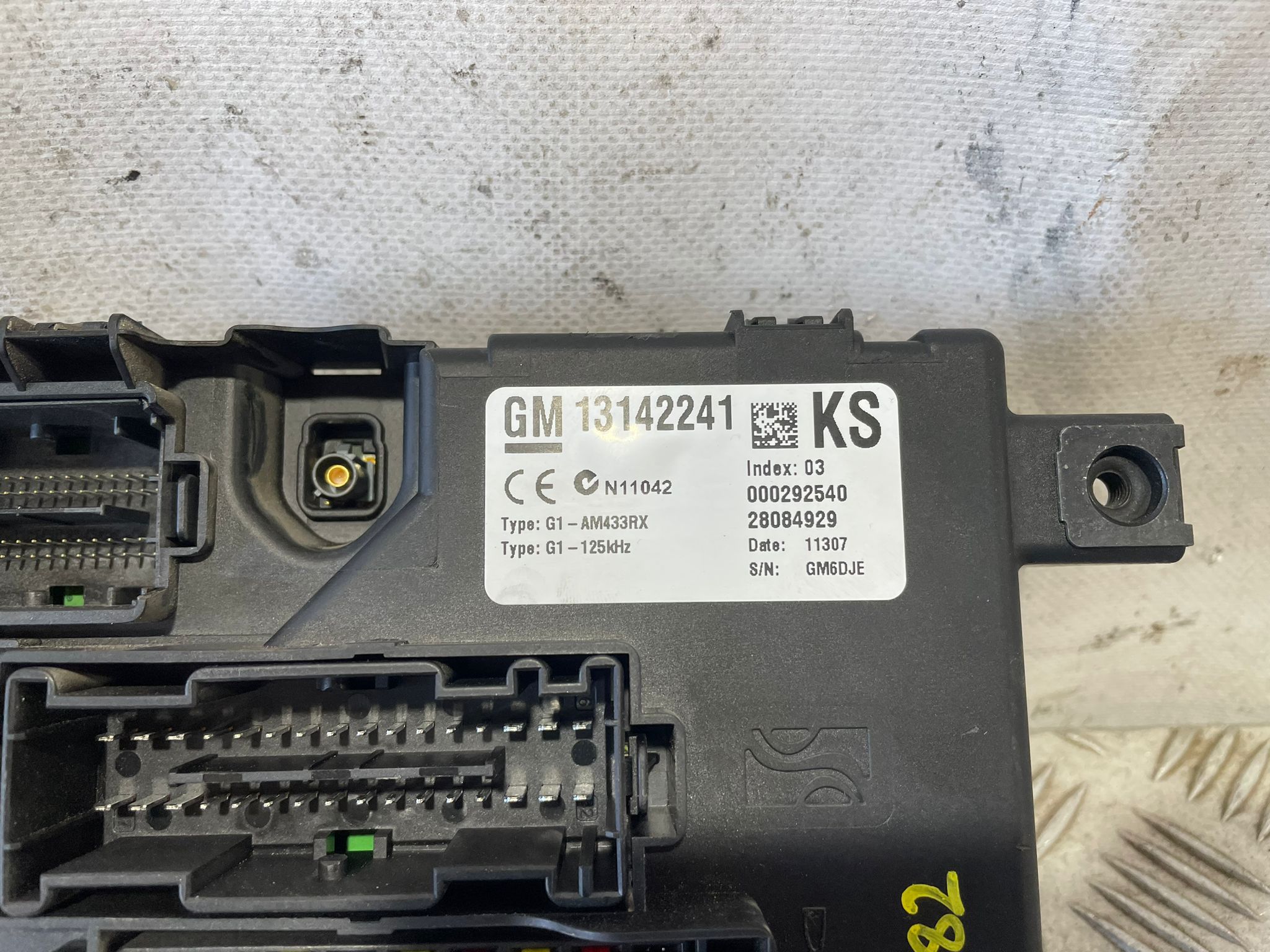 Caja de relés / fusibles 13142241 de Opel Corsa d (s07) 2011-2014