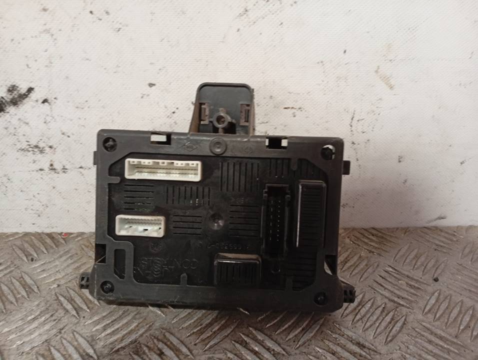 Modulo elettronico 8200652285 de Renault Clio iii (br0/1, cr0/1) 2007-0 - pieza usada