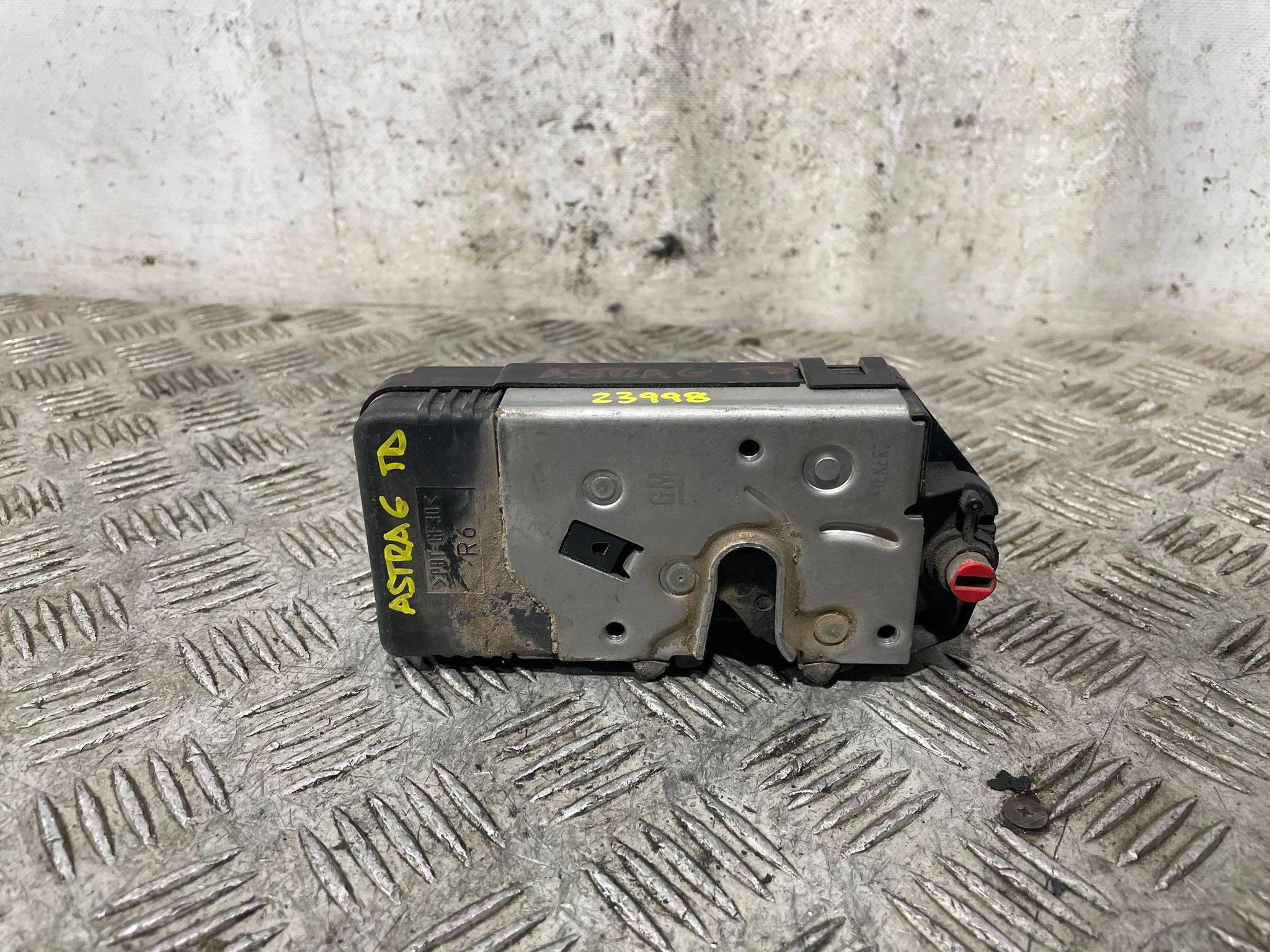 Cerradura puerta trasera derecha 24414135 de Opel Astra g classic (t98) 2004-2006 - pieza usada