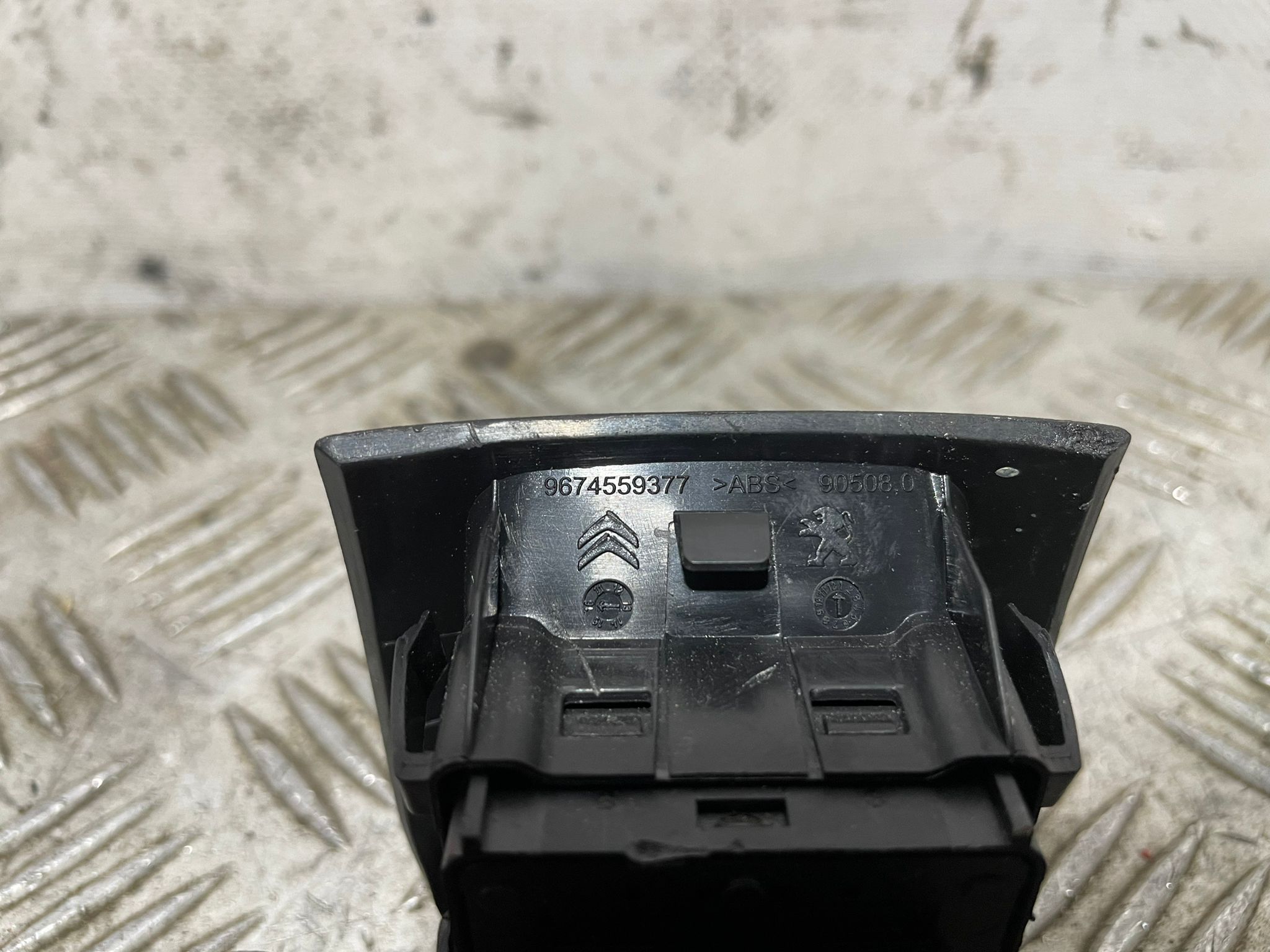 Front window control panel lh 9674559377 de Citroen C-elysée 2012-2017 con 74235 km - pieza usada