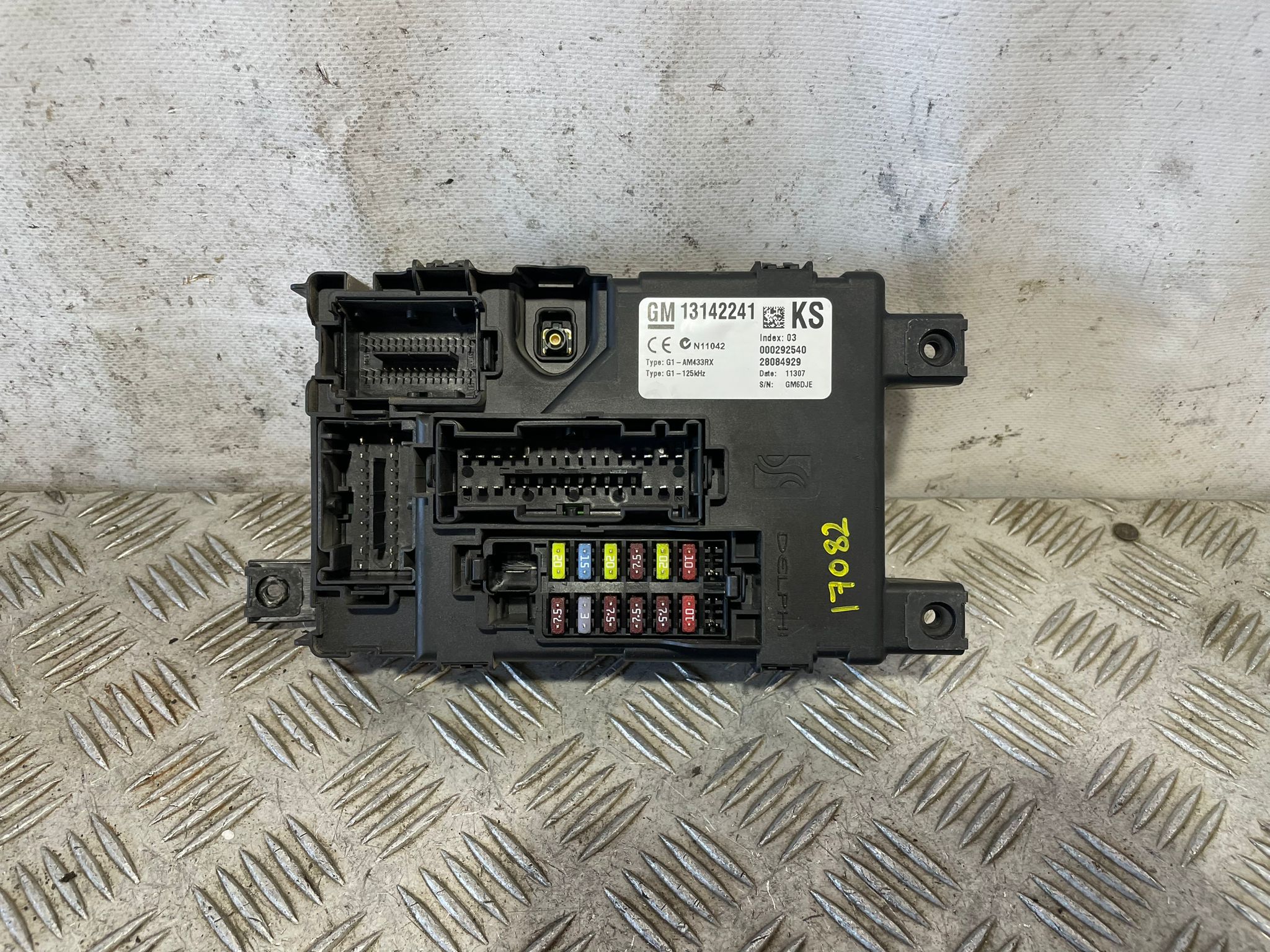 Caja de relés / fusibles 13142241 de Opel Corsa d (s07) 2011-2014 - pieza usada