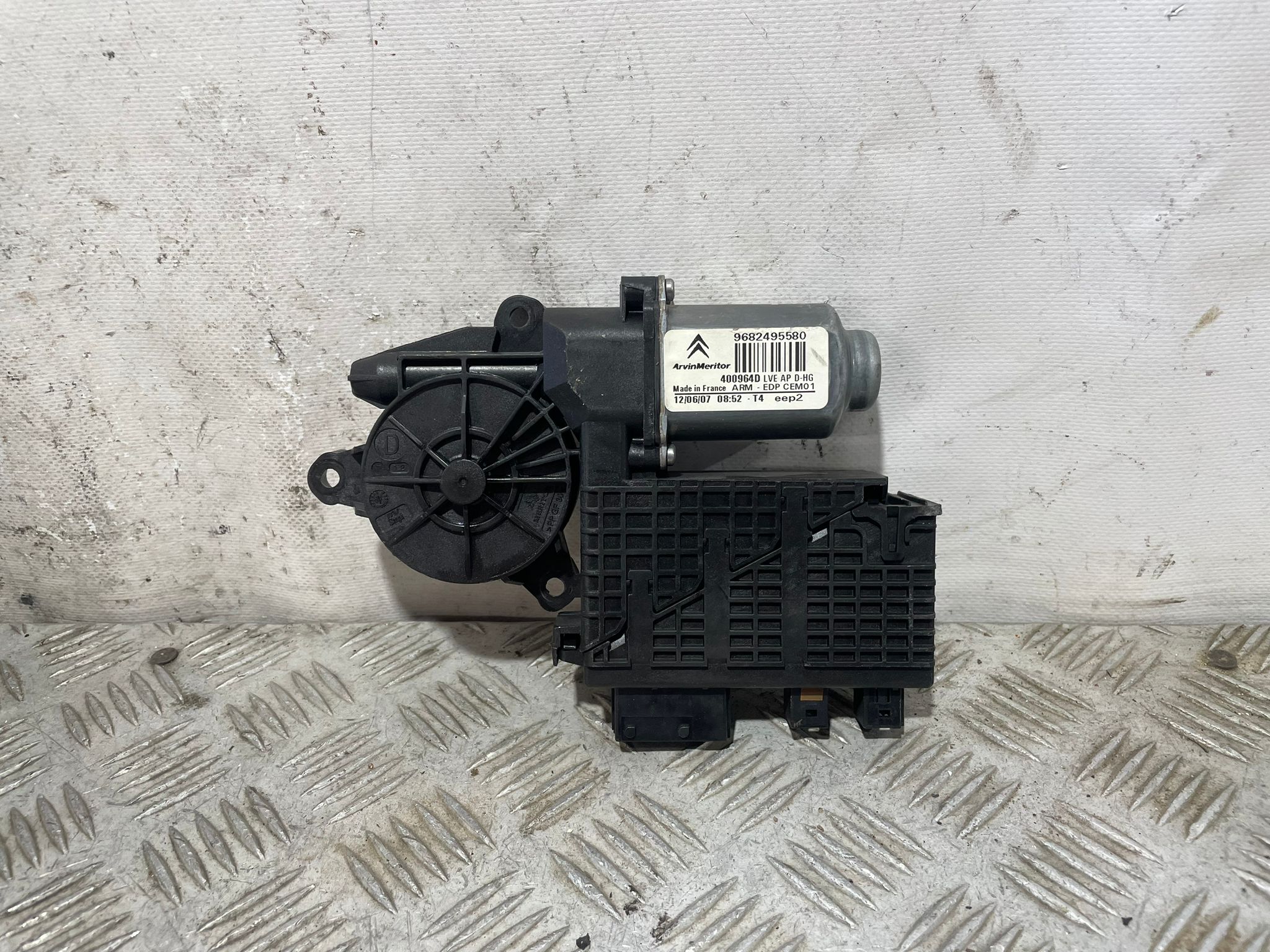Motor elevalunas delantero derecho 9682495580 de Citroen C4 2007-2008