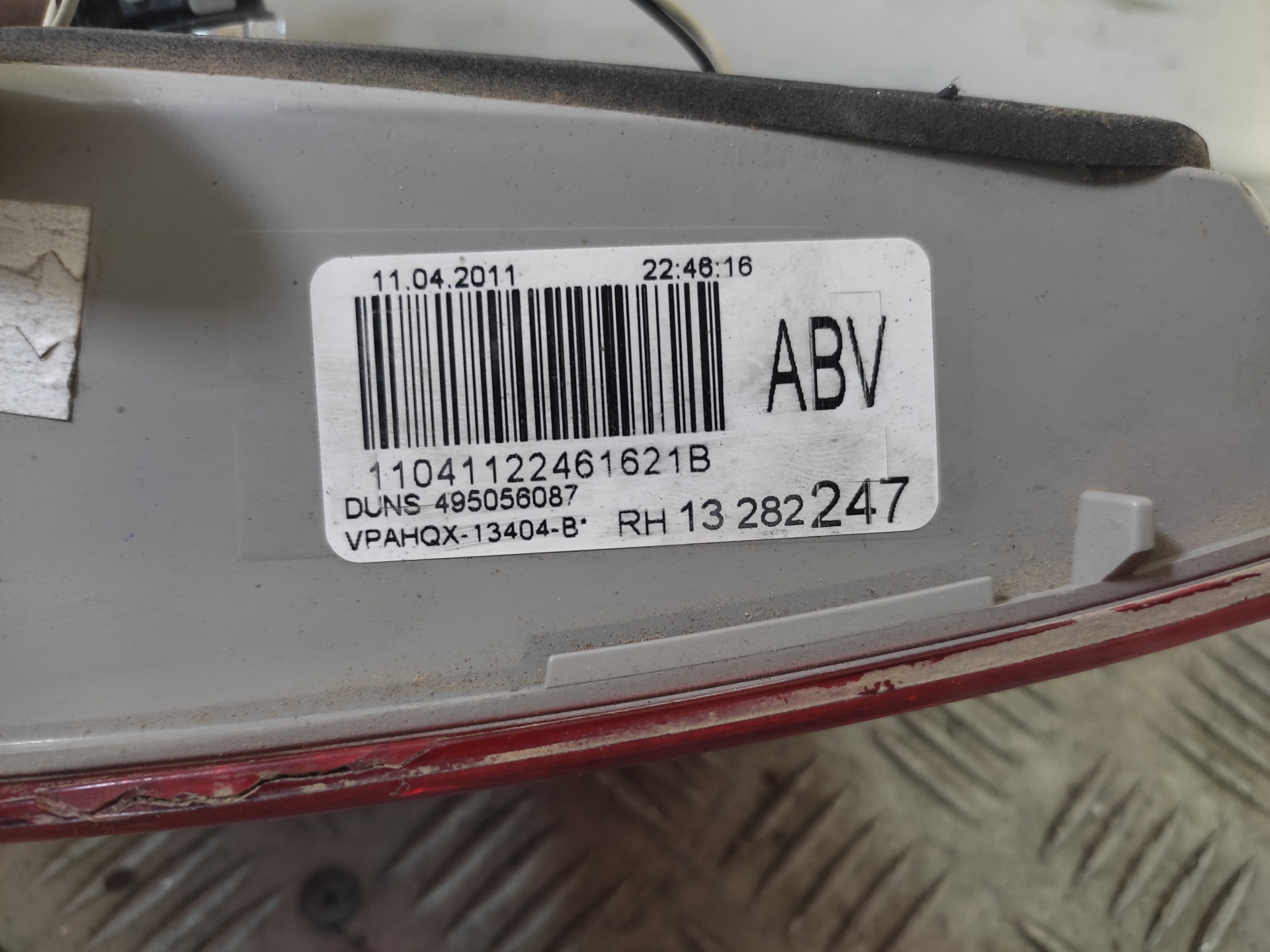 Piloto trasero derecho interior 13282247 de Opel Astra 2010-2011 - pieza usada