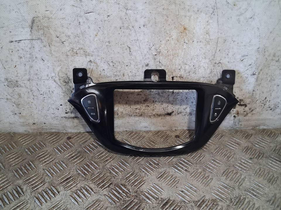 Moldura 13352019 de Opel Adam 2012-2013 - pieza usada