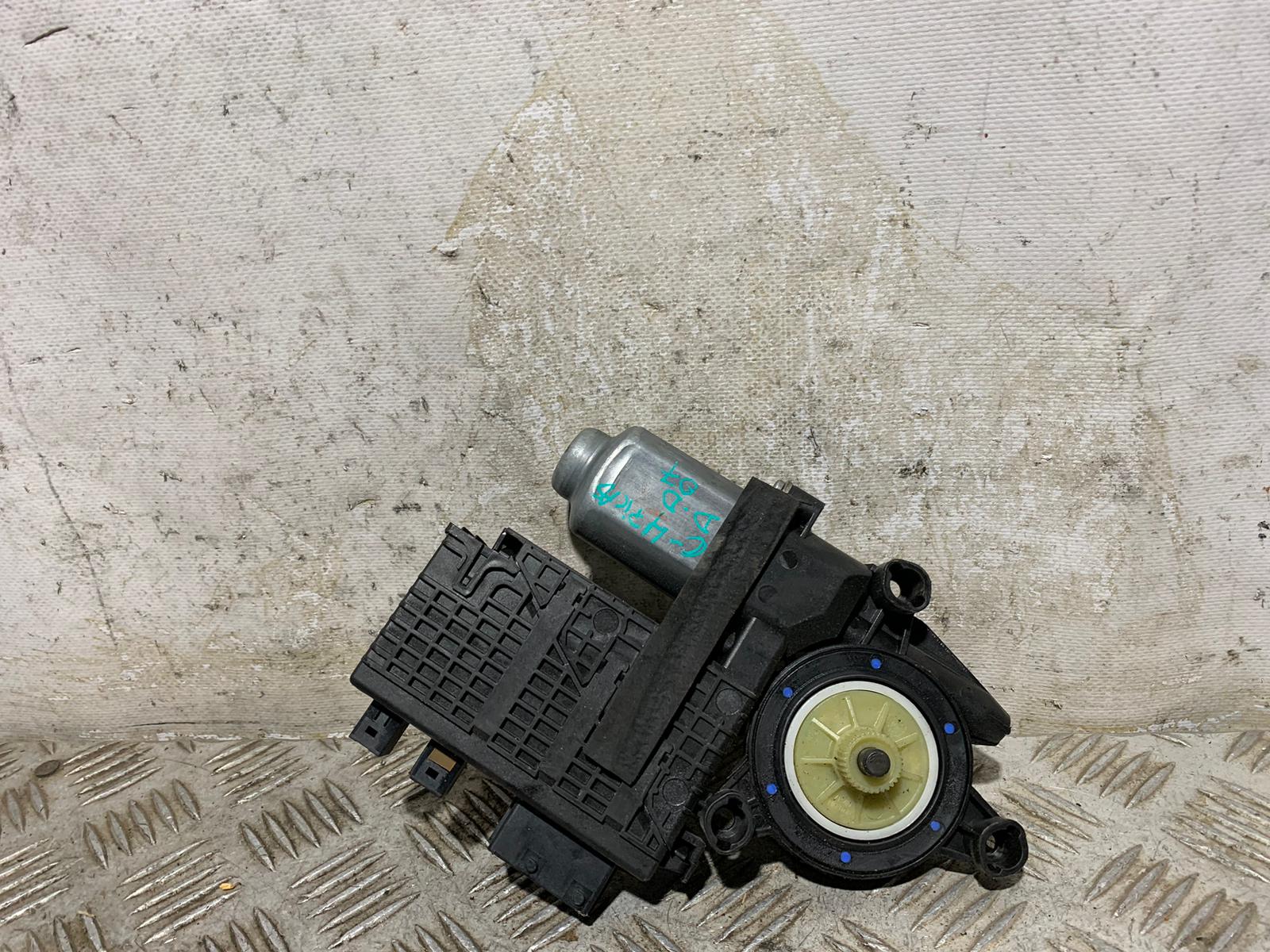 Motor elevalunas delantero derecho 9682495580 de Citroen C4 2007-2008