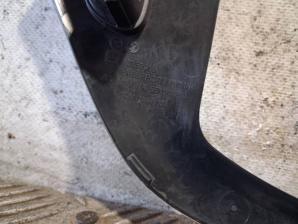 Moldura 13352019 de Opel Adam 2012-2013 - pieza usada