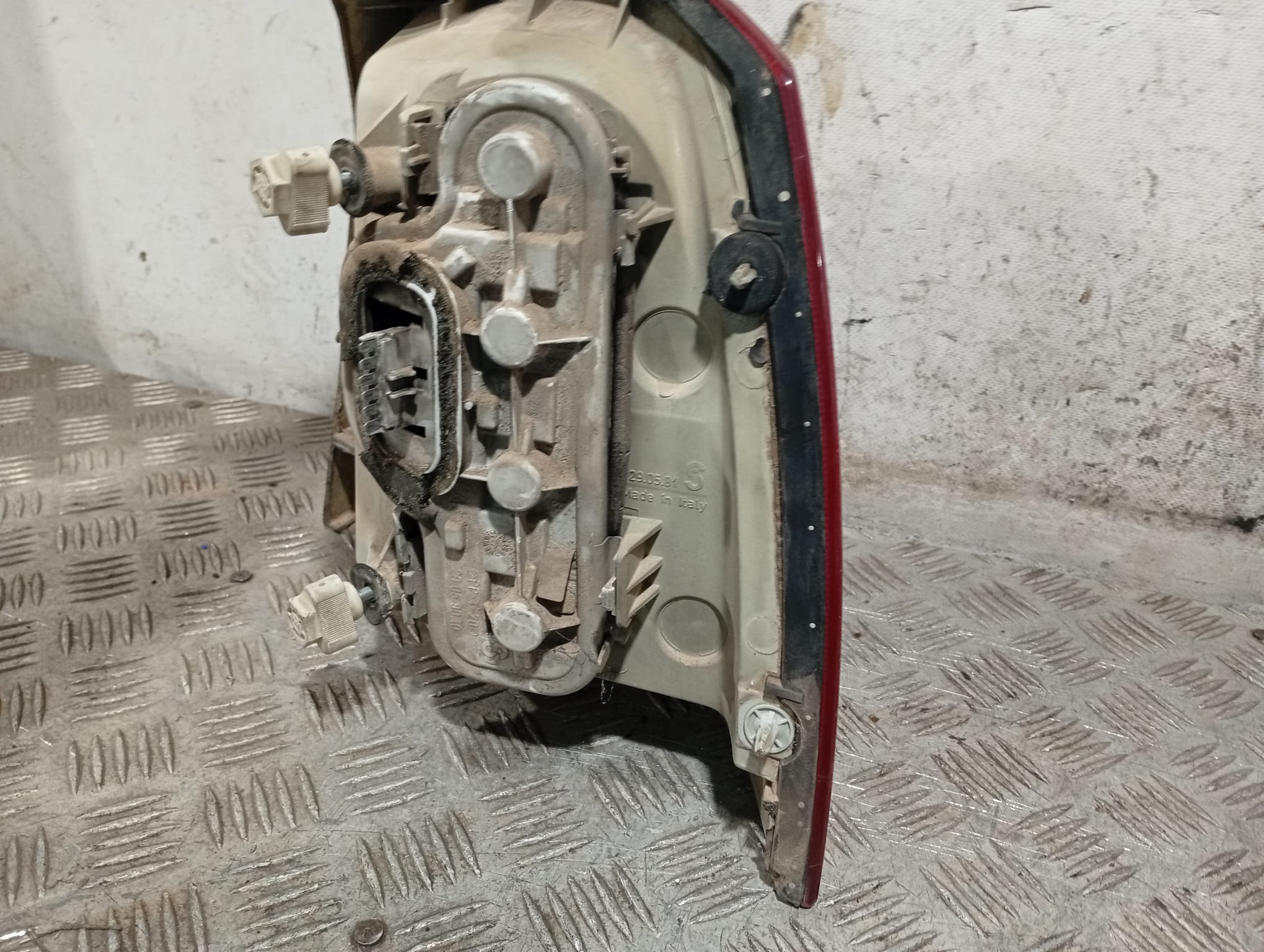 Piloto trasero izquierdo 90521542 de Opel Astra 1998-2004 - pieza usada