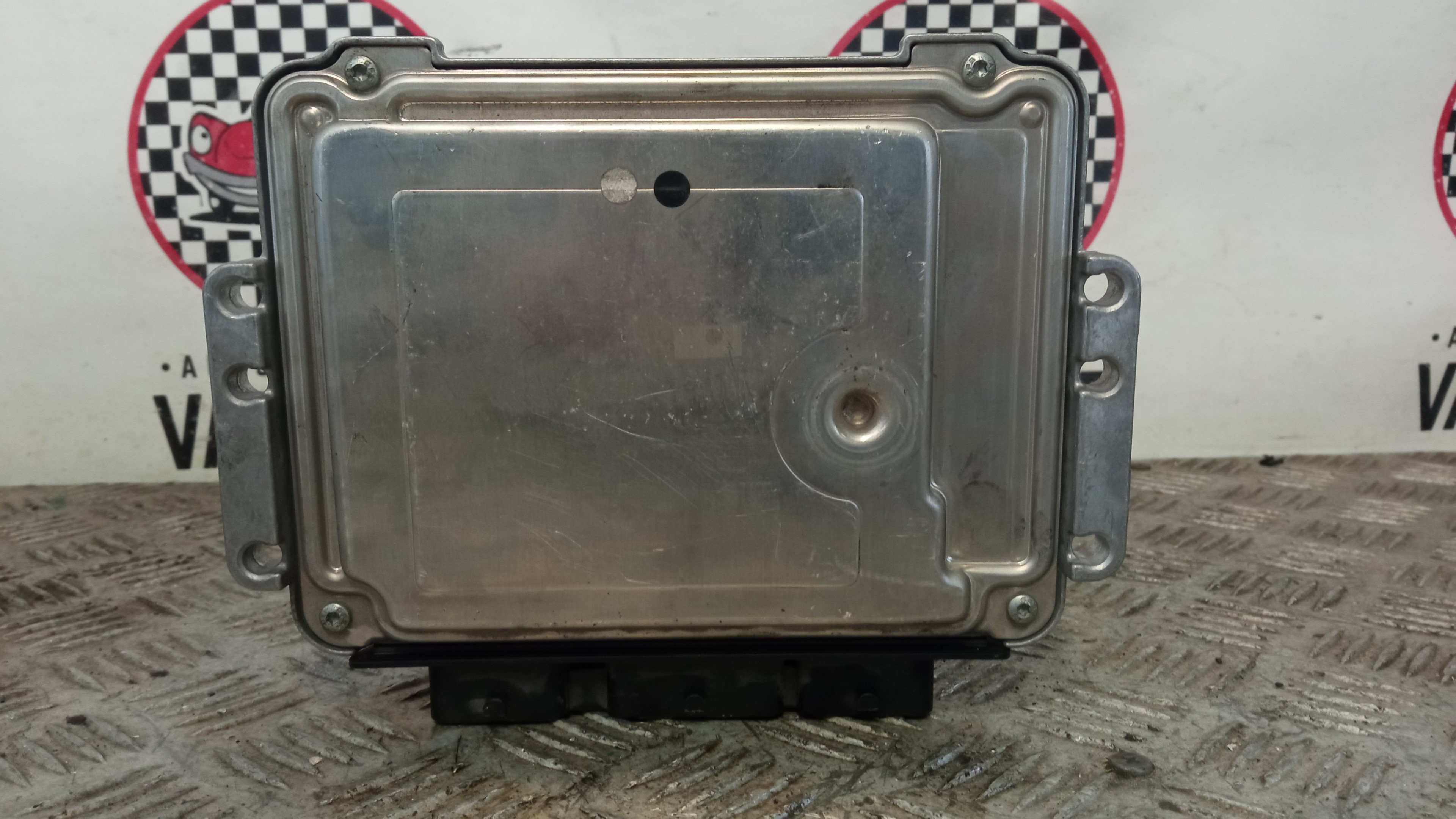Switchboard engine uce 0281012624 de Citroen C5 ii (rc_) 2004-2008 - pieza usada
