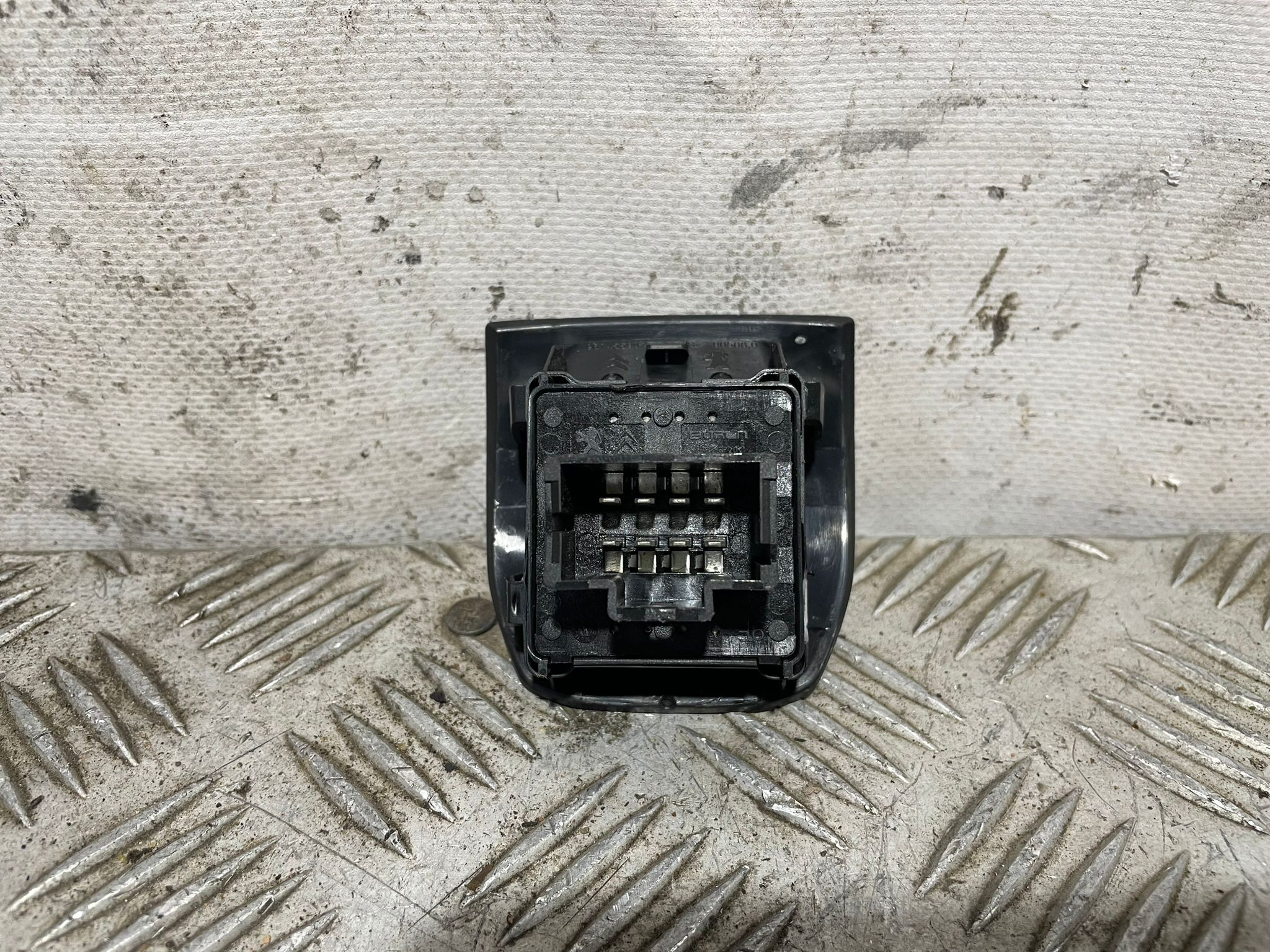 Front window control panel lh 9674559377 de Citroen C-elysée 2012-2017 con 74235 km - pieza usada