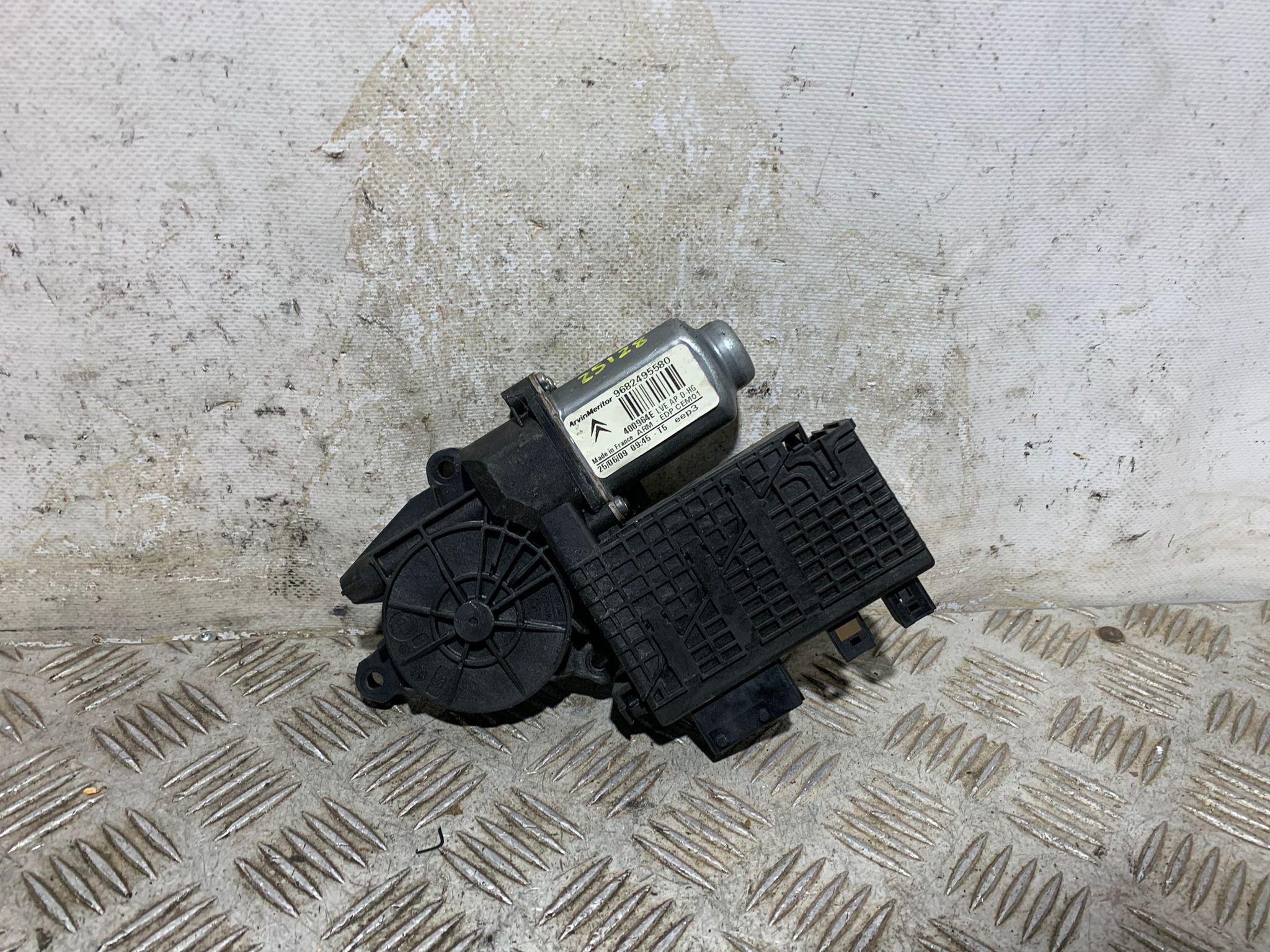 Motor elevalunas delantero derecho 9682495580 de Citroen C4 2007-2008 - pieza usada
