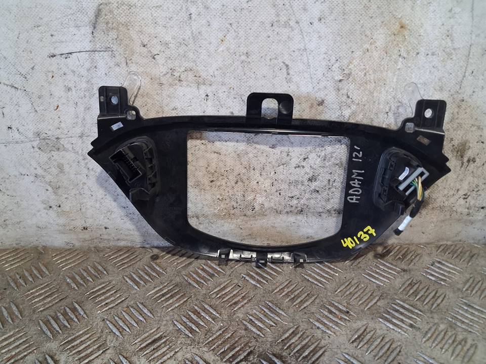 Moldura 13352019 de Opel Adam 2012-2013 - pieza usada