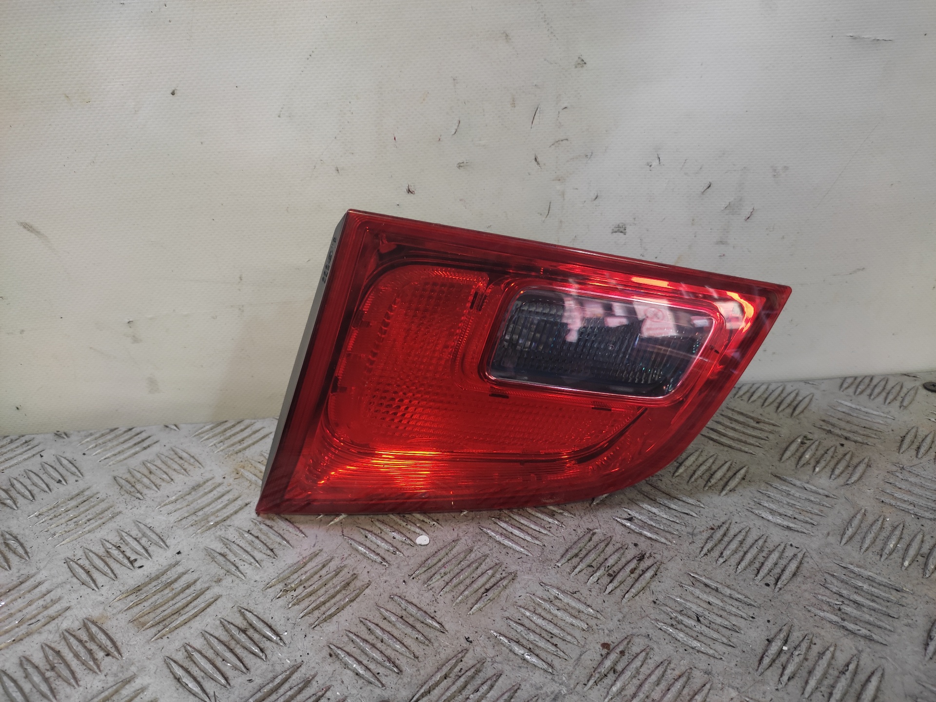 Piloto trasero derecho interior 13282247 de Opel Astra 2010-2011