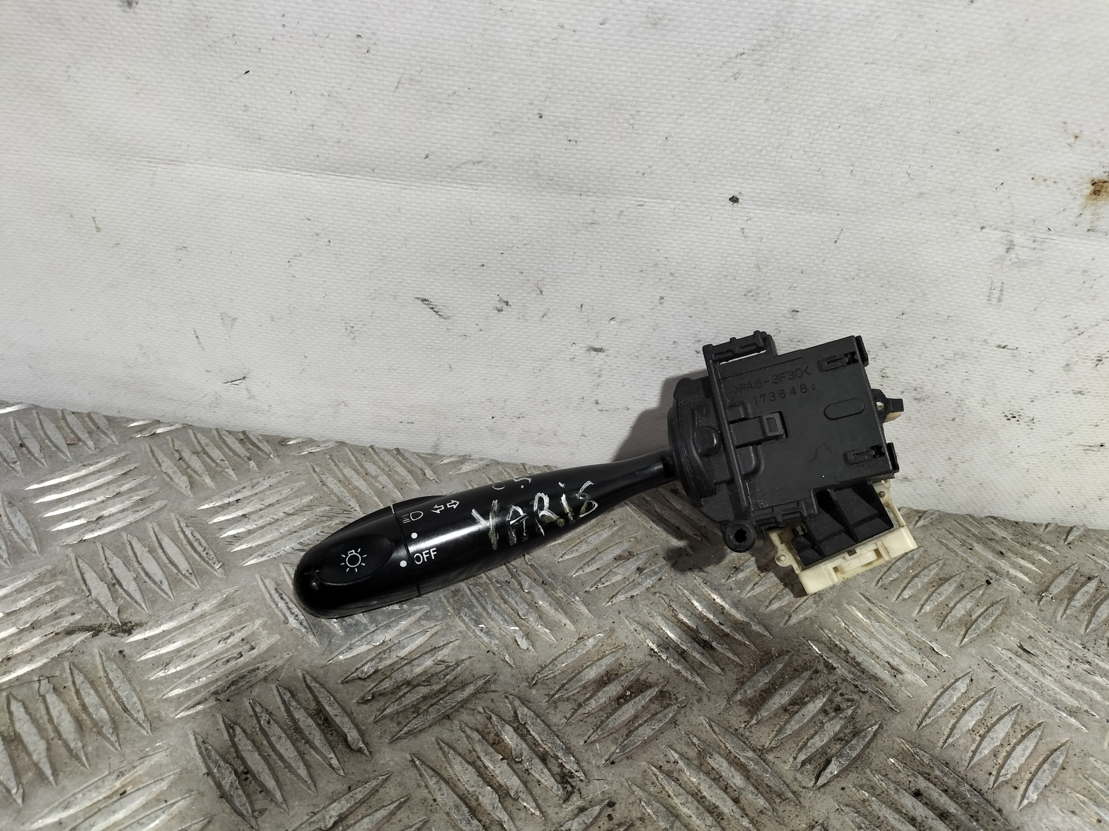 Turn signals control 173648 de Toyota Yaris 1999-2005 - pieza usada