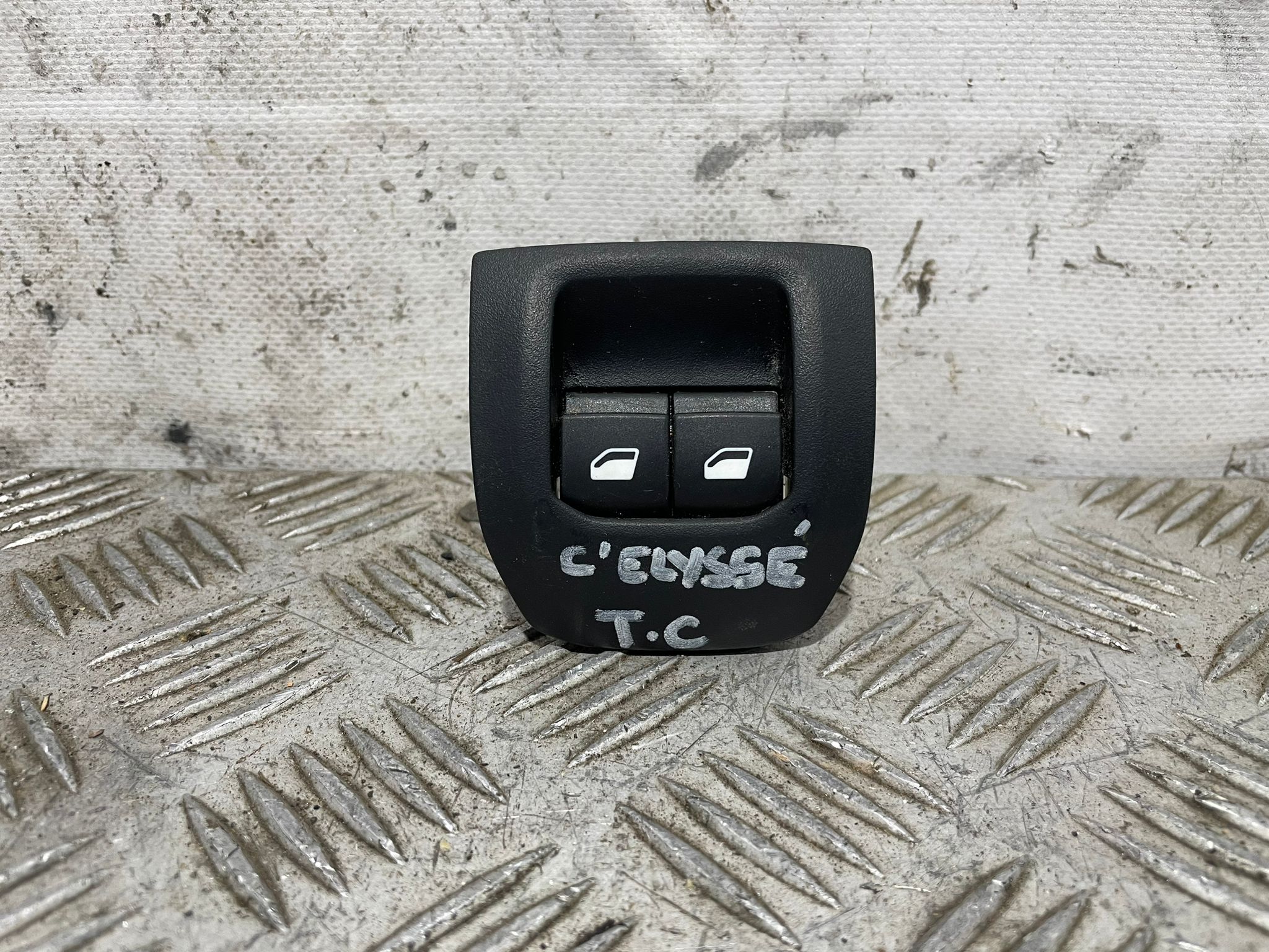 Front window control panel lh 9674559377 de Citroen C-elysée 2012-2017 con 74235 km - pieza usada